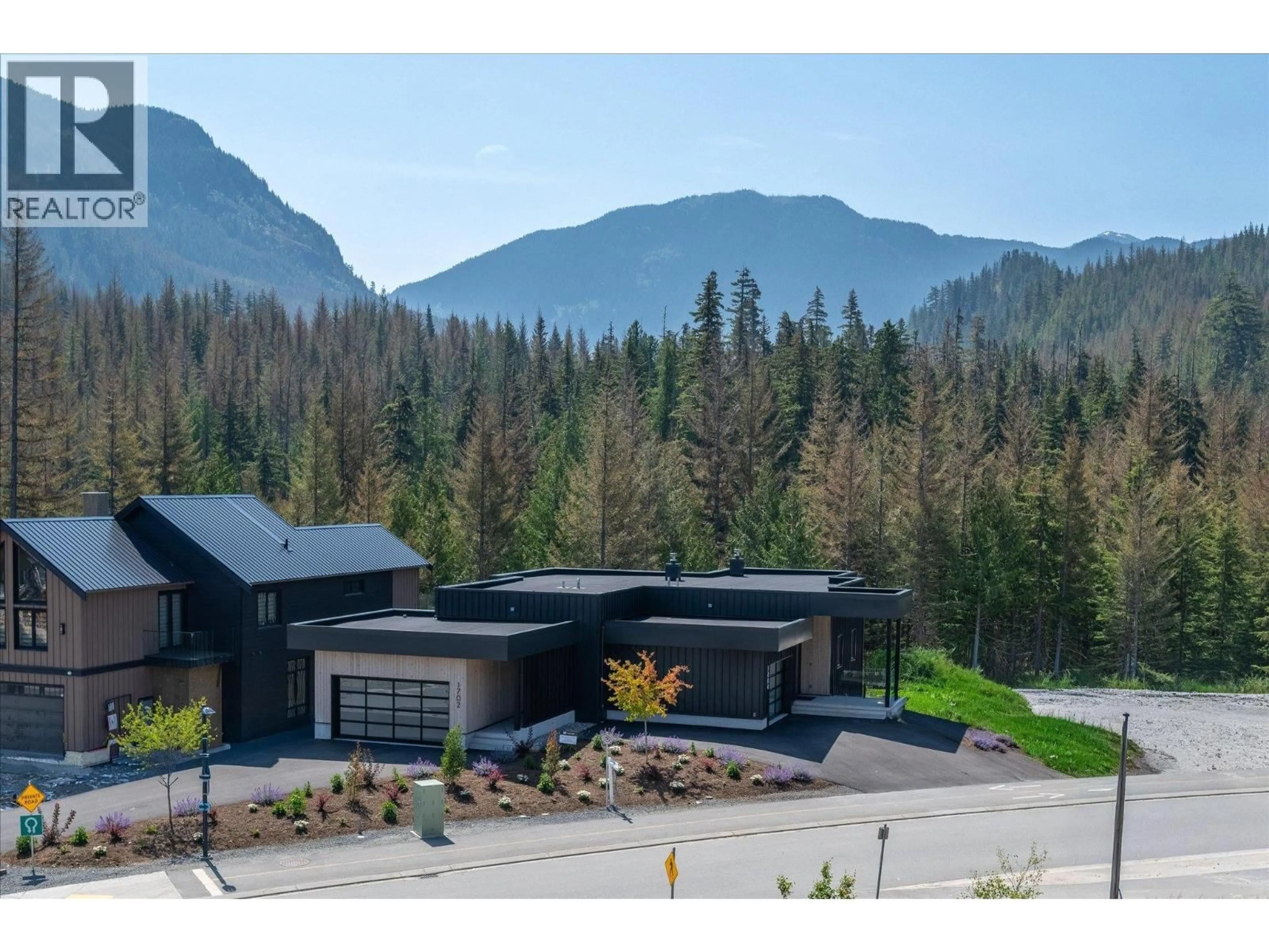 A pic from outside/outdoor area/front of a property/back of a property/a pic from drone, mountain view for 1702 RIVER RUN PLACE, Whistler British Columbia V8E1P4