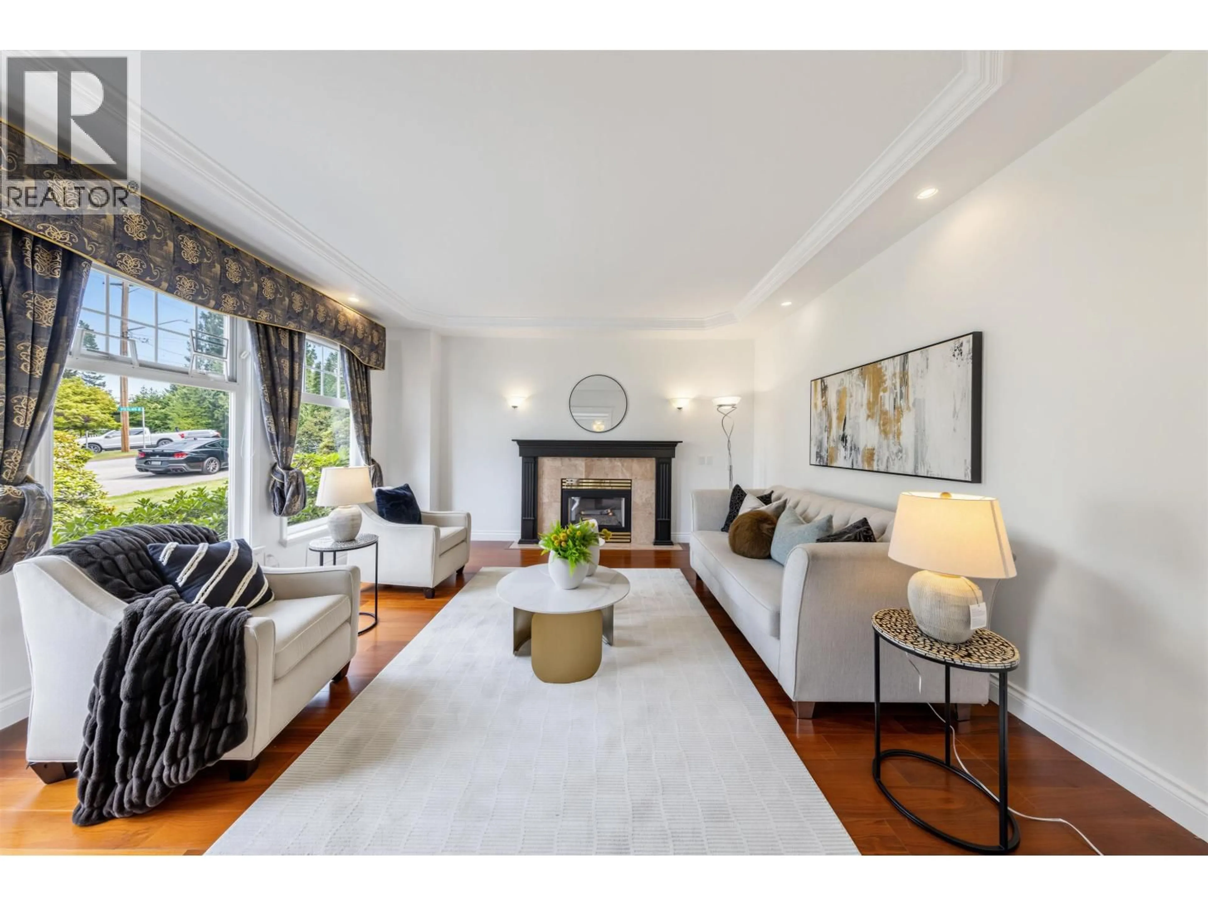 Living room with furniture, unknown for 5885 WALKER AVENUE, Burnaby British Columbia V5E3B3