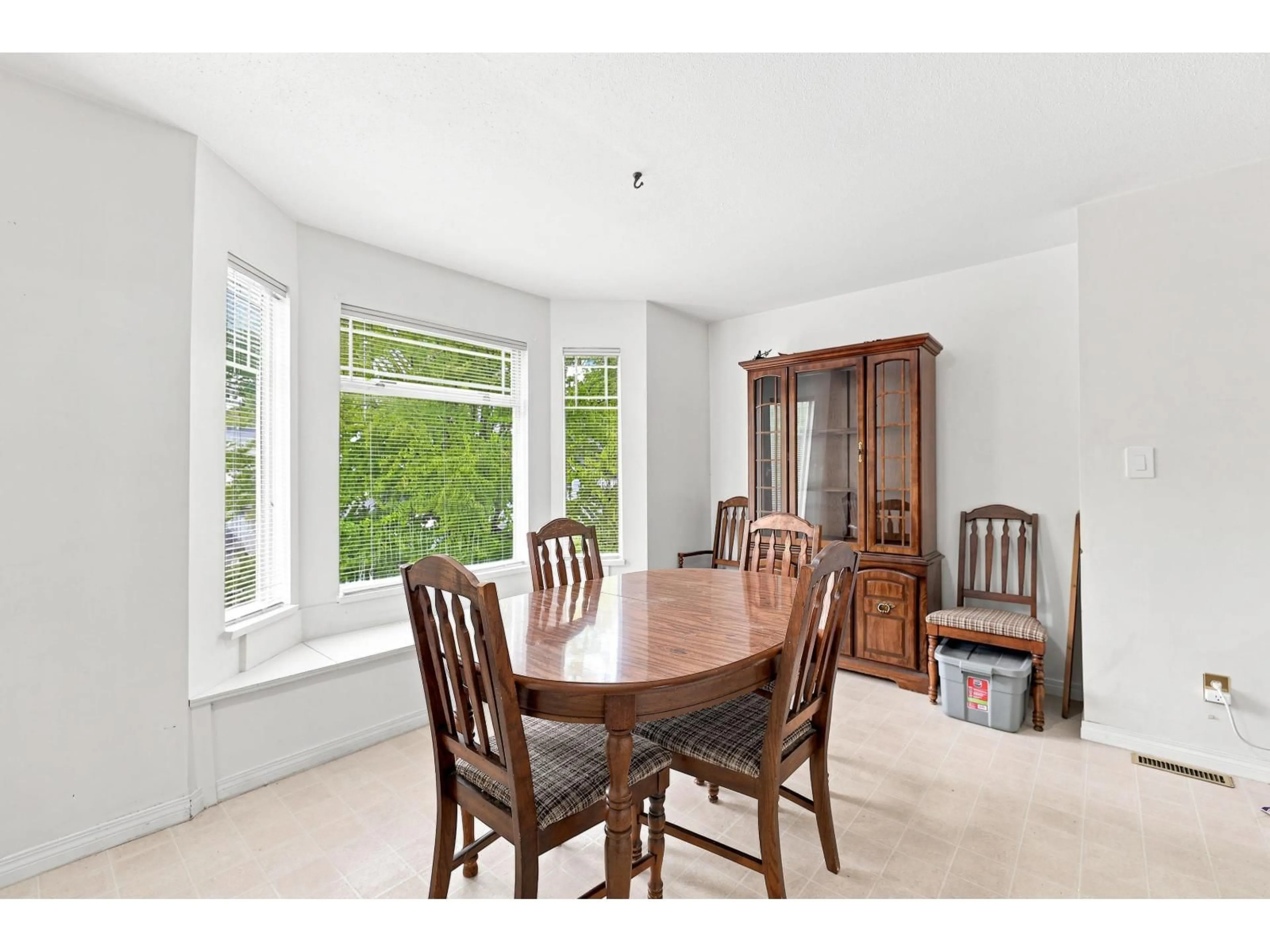 Dining room, wood/laminate floor for 20 - 15550 89 AVENUE, Surrey British Columbia V3R1N1