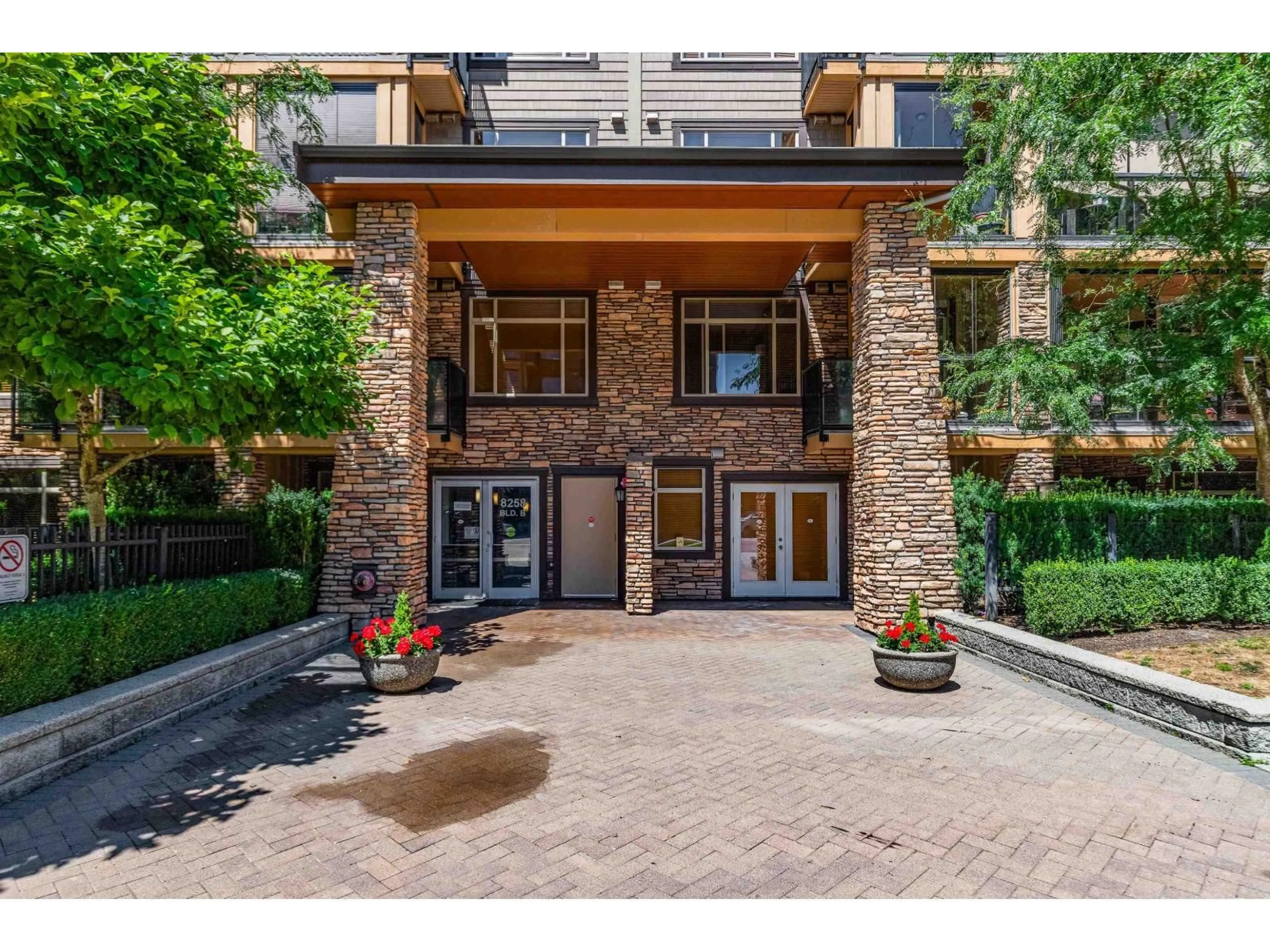 Indoor foyer for 356 - 8258 207A STREET, Langley British Columbia V2Y0N4