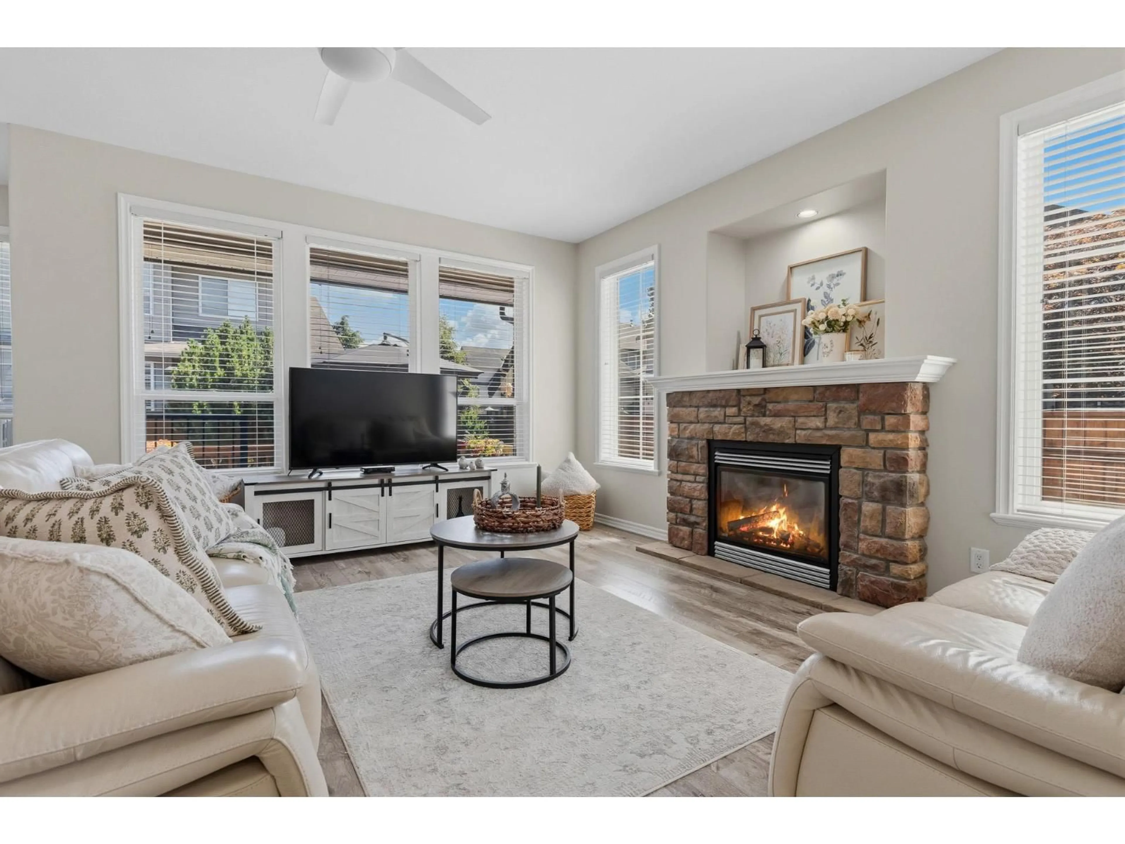 Living room with furniture, unknown for 14 - 5545 PEACH ROAD, Chilliwack British Columbia V2R5Y5