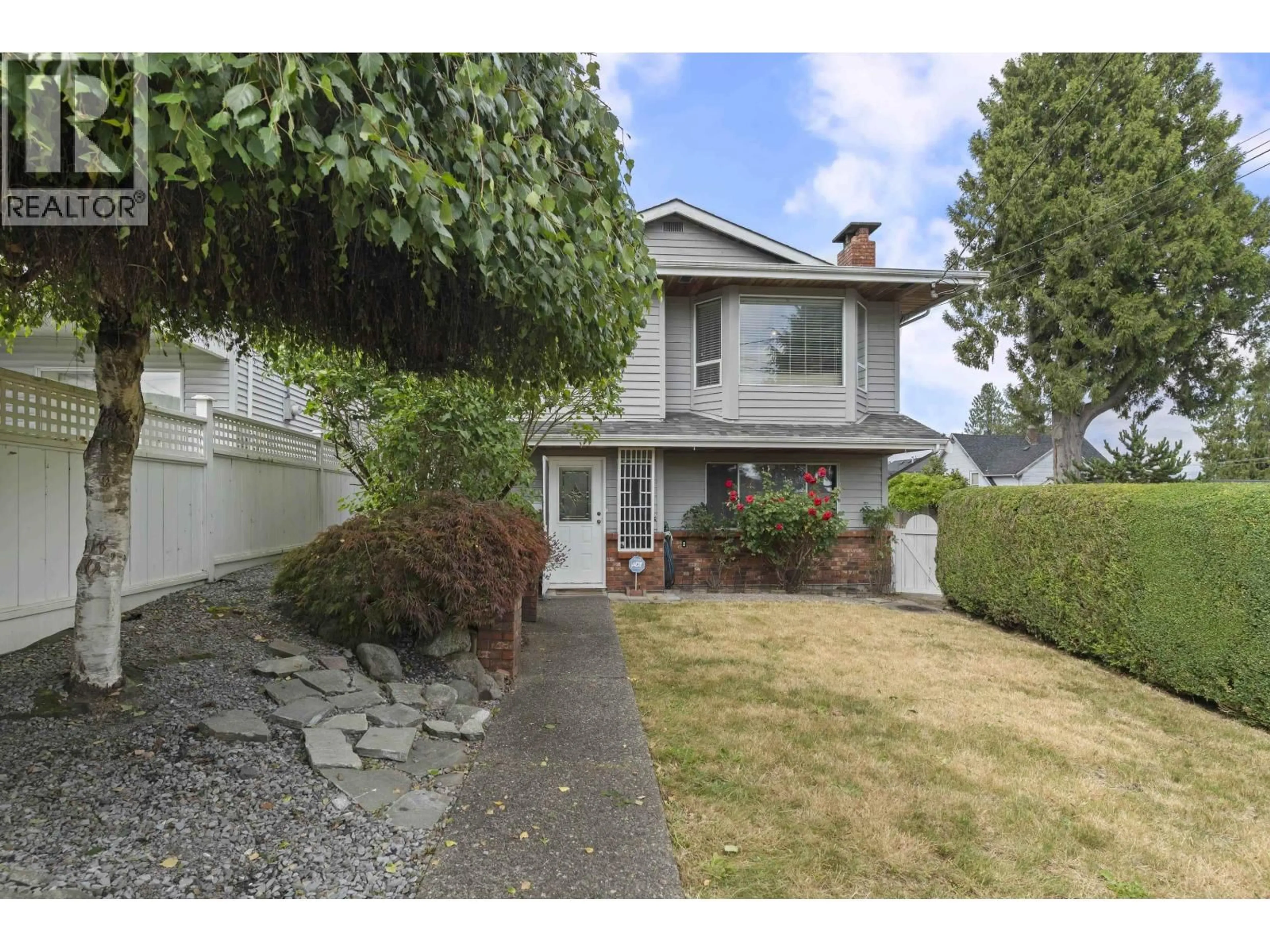 Home with vinyl exterior material, street for 409 SHERBROOKE STREET, New Westminster British Columbia V3L3N1