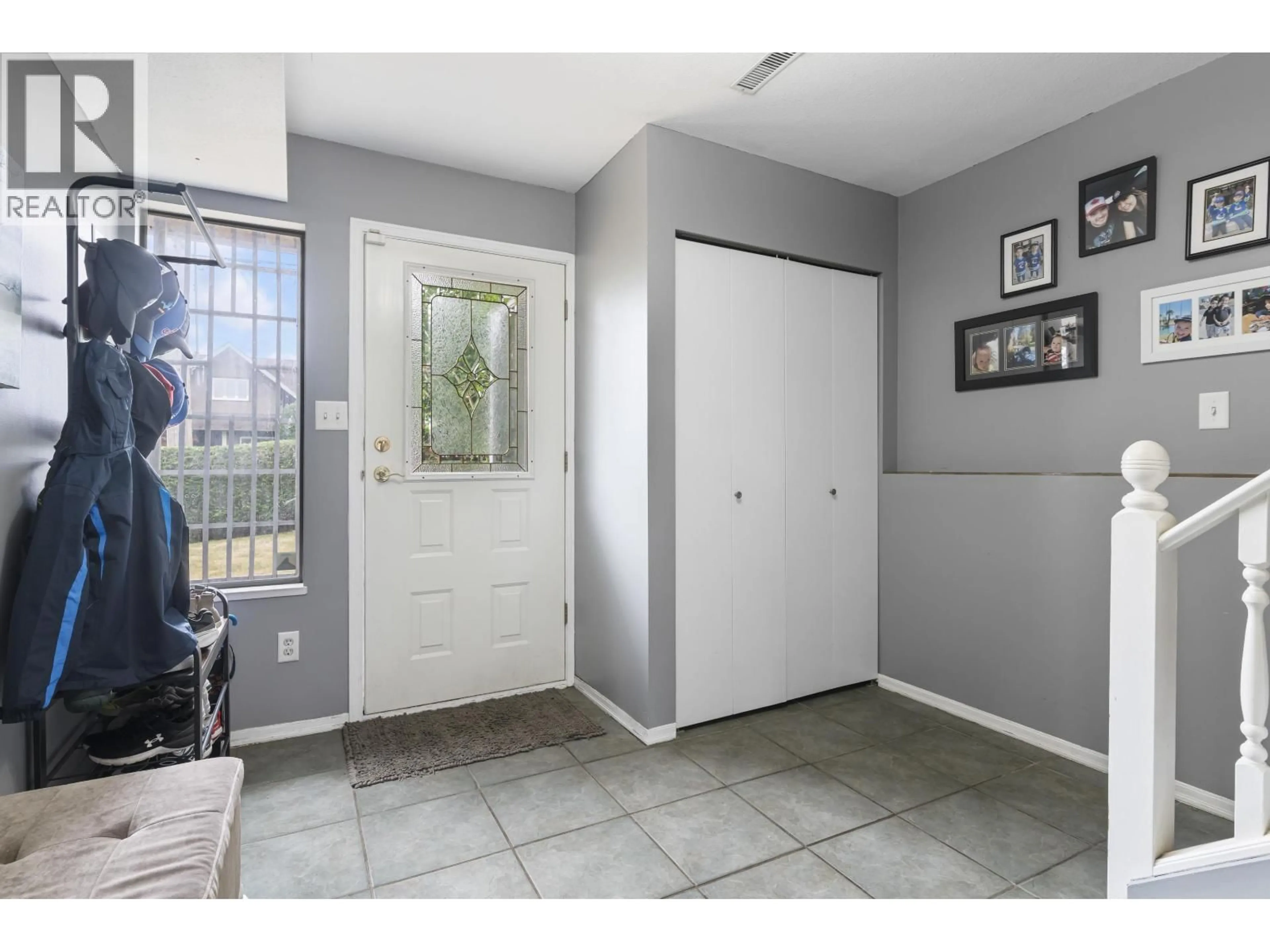 Indoor entryway for 409 SHERBROOKE STREET, New Westminster British Columbia V3L3N1