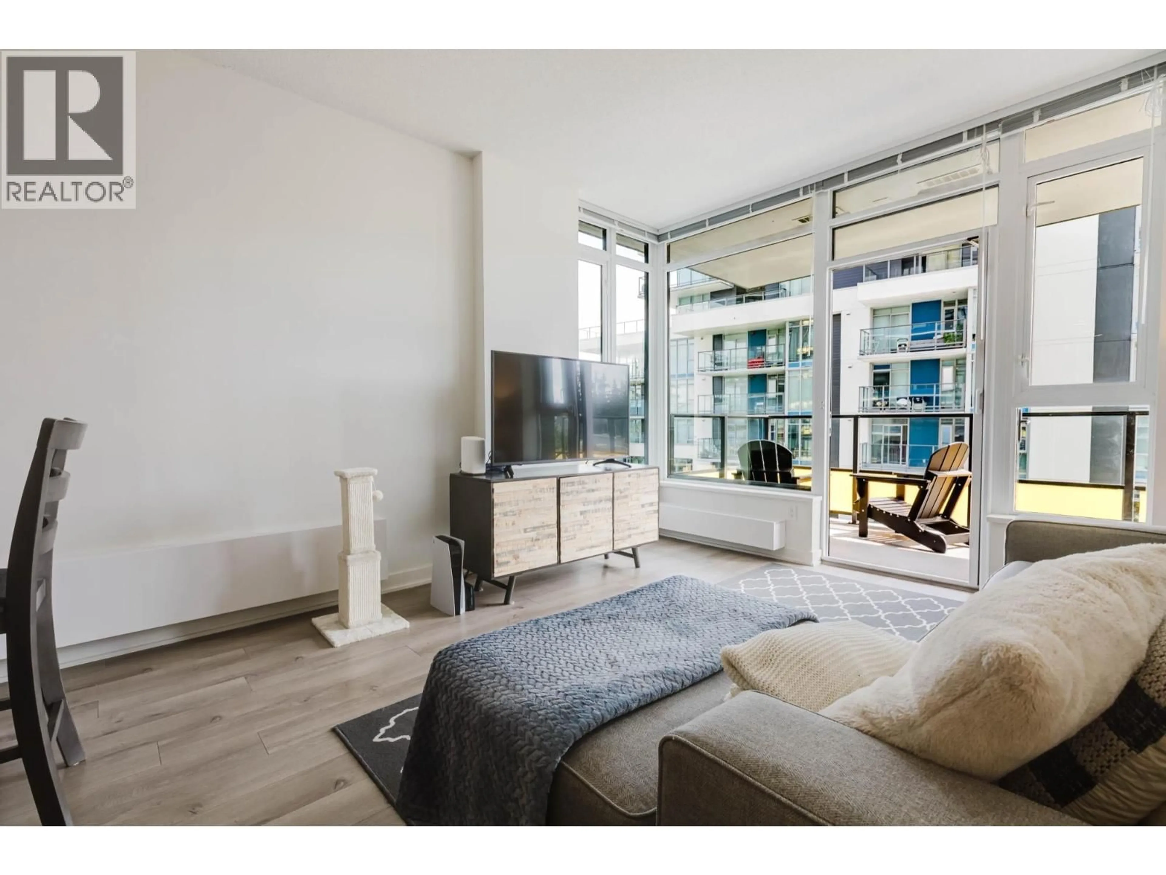 Living room with furniture, unknown for 909 - 8850 UNIVERSITY CRESCENT, Burnaby British Columbia V5A0C8
