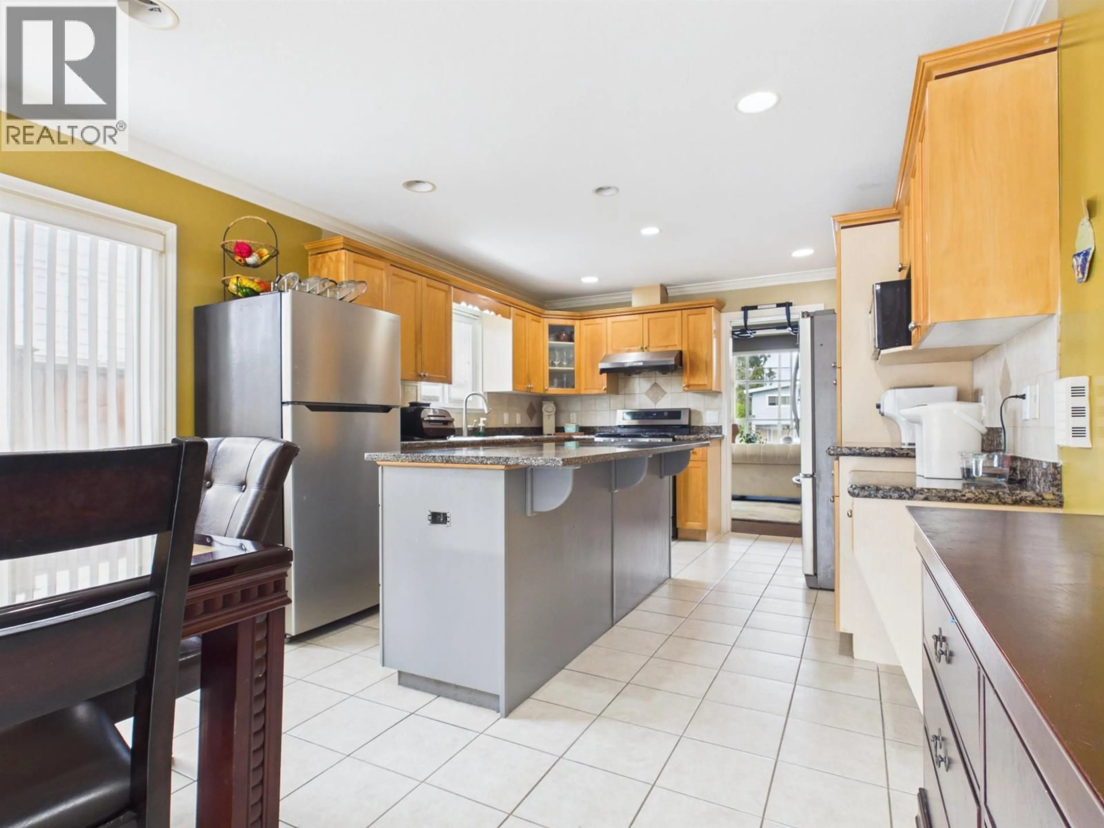 Open concept kitchen, ceramic/tile floor for 6615 DUFFERIN, Burnaby British Columbia V5H3T2