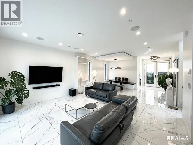 1633 MARINE DRIVE, Vancouver 2