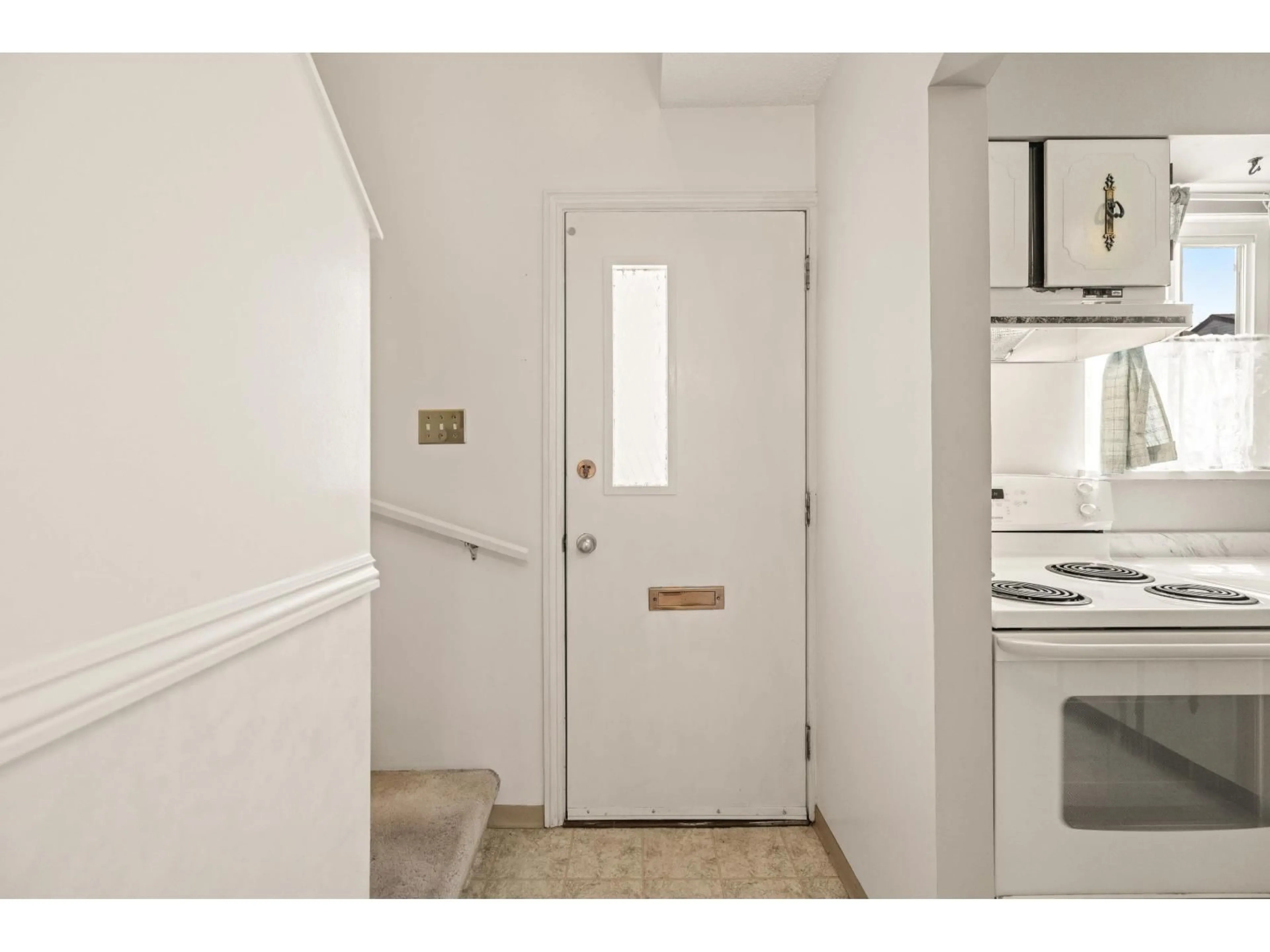 Indoor entryway for 87 - 6665 138 STREET, Surrey British Columbia V3W5G7