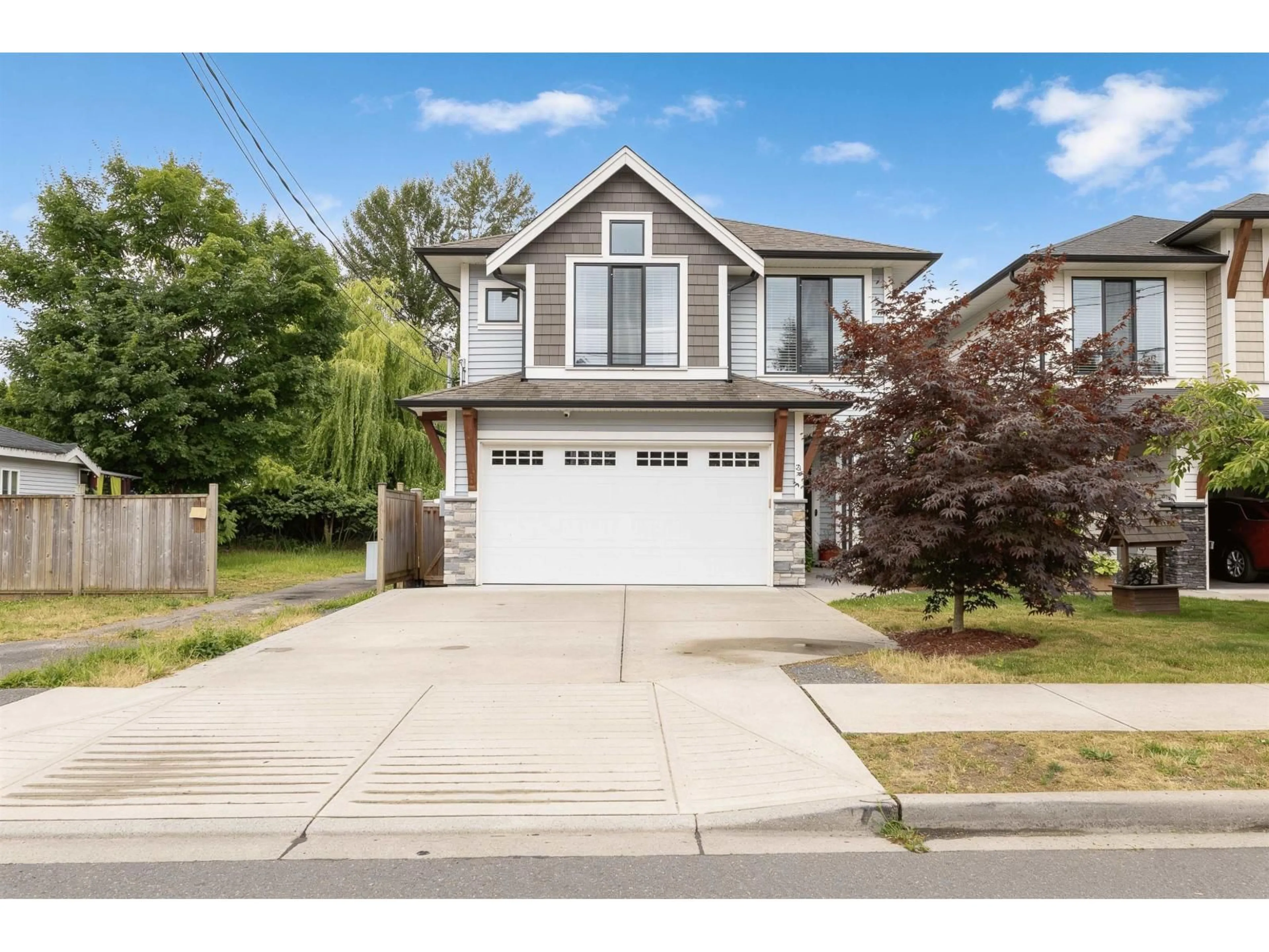 Home with vinyl exterior material, street for 45386 SPADINA AVENUE, Chilliwack British Columbia V2P1V4