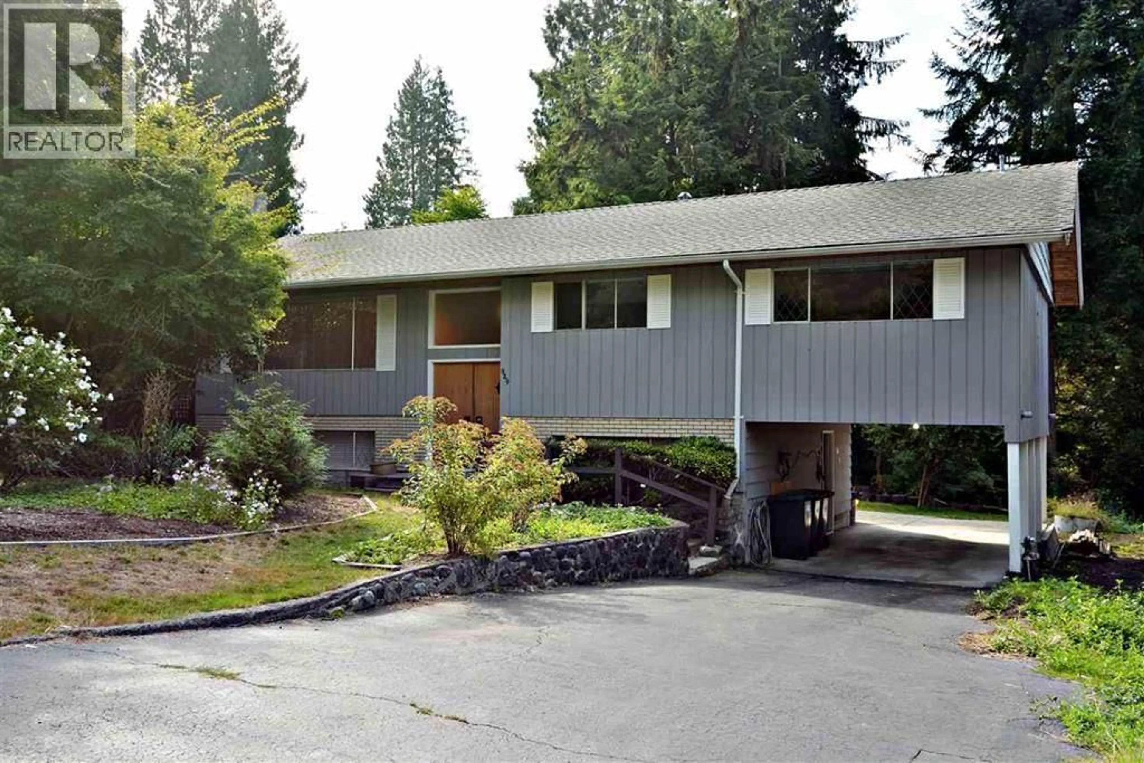 Home with vinyl exterior material, street for 929 PROSPECT AVENUE, North Vancouver British Columbia V7R2M2
