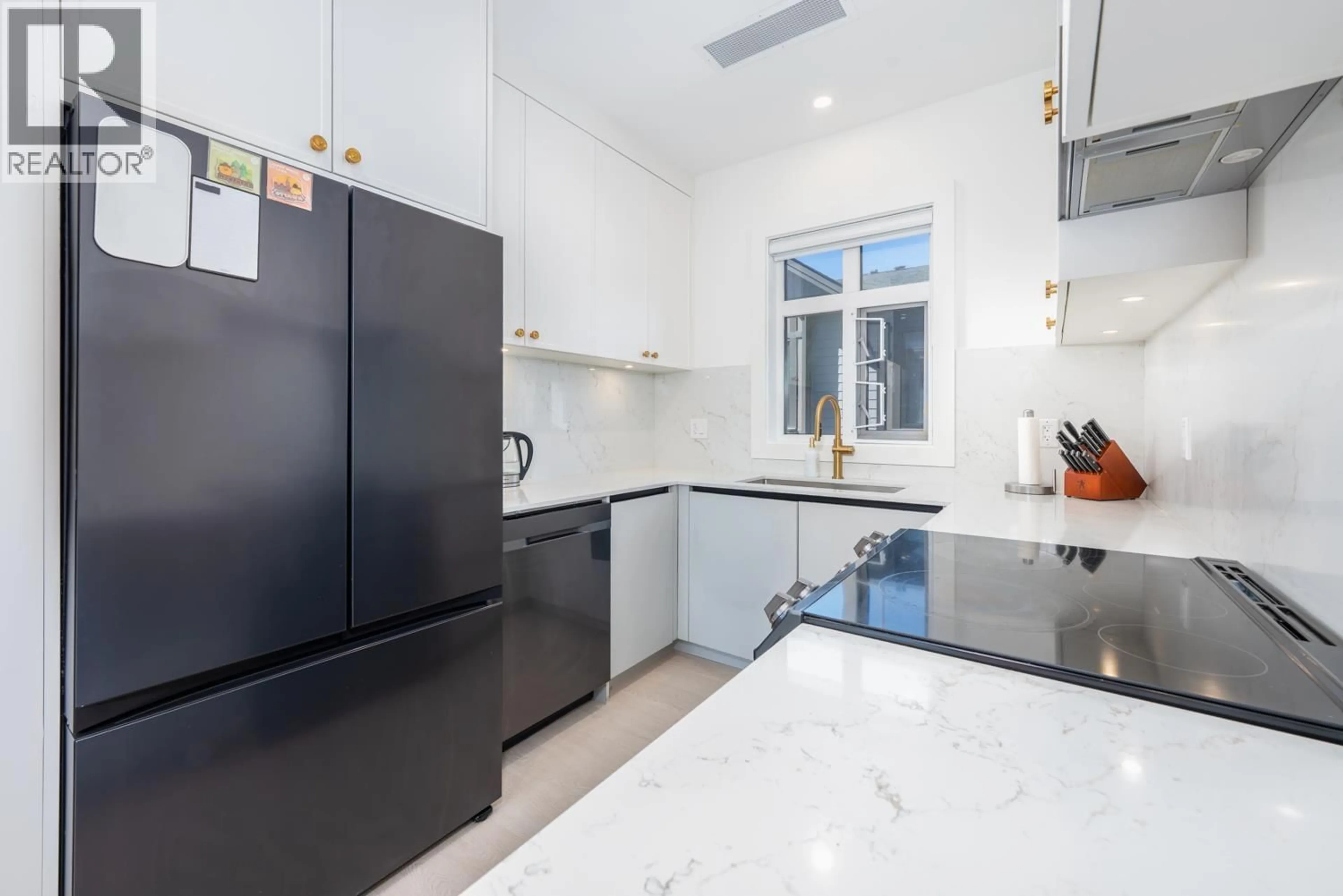 Standard kitchen, ceramic/tile floor for 18 - 9633 STEVESTON HIGHWAY, Richmond British Columbia V7A1M7