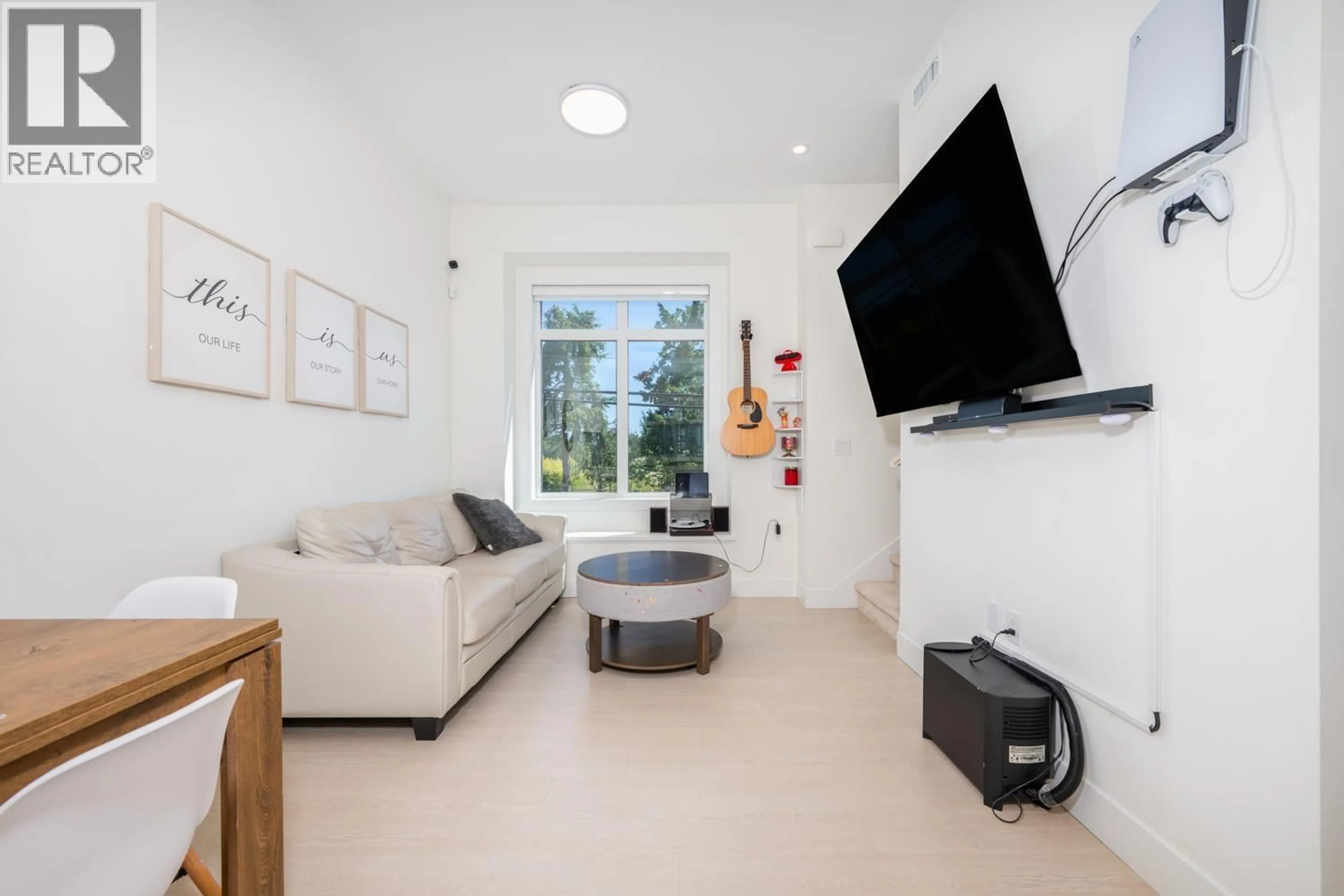 Living room with furniture, unknown for 18 - 9633 STEVESTON HIGHWAY, Richmond British Columbia V7A1M7