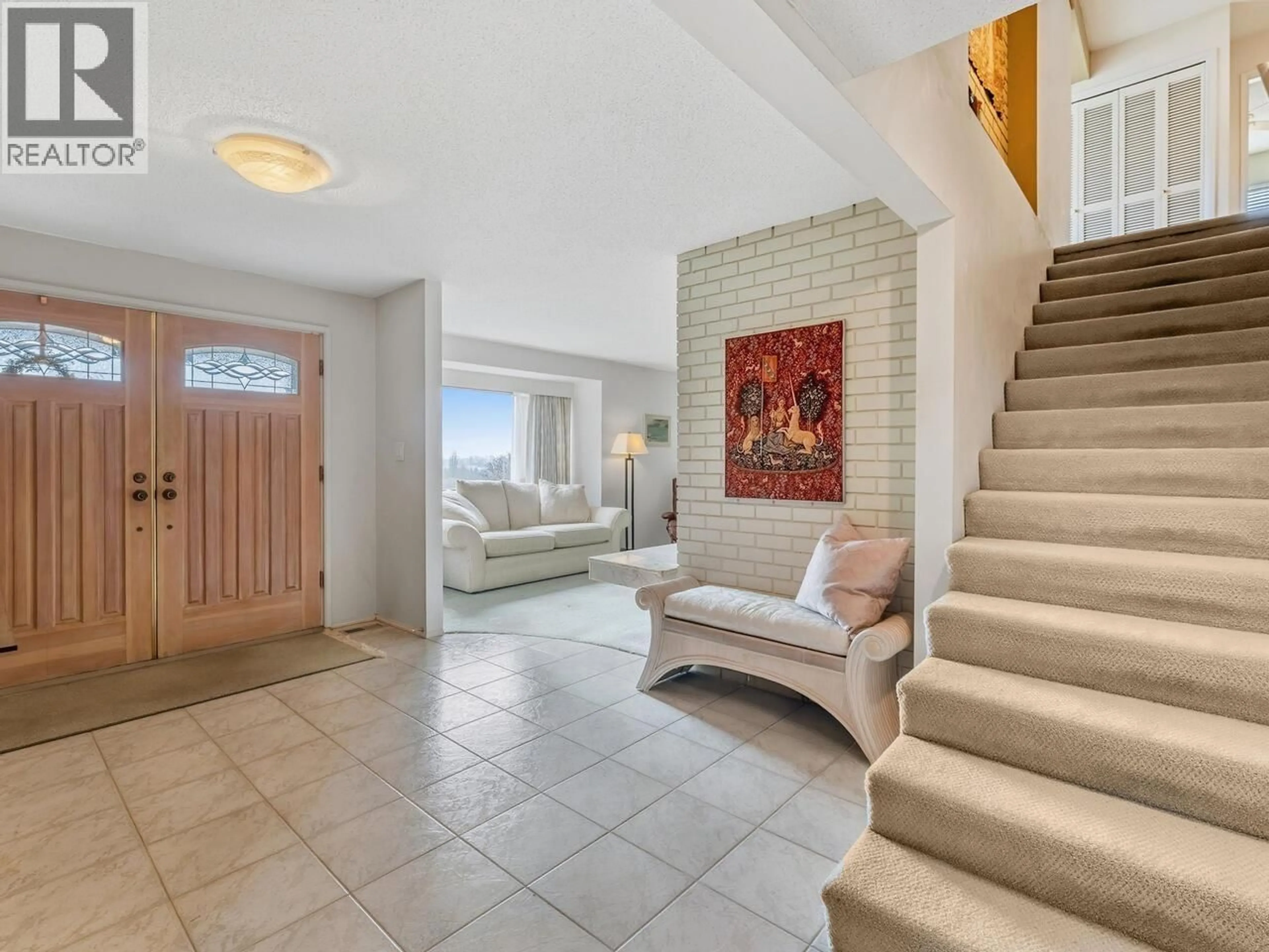 Indoor entryway for 8355 NELSON AVENUE, Burnaby British Columbia V5J4E8