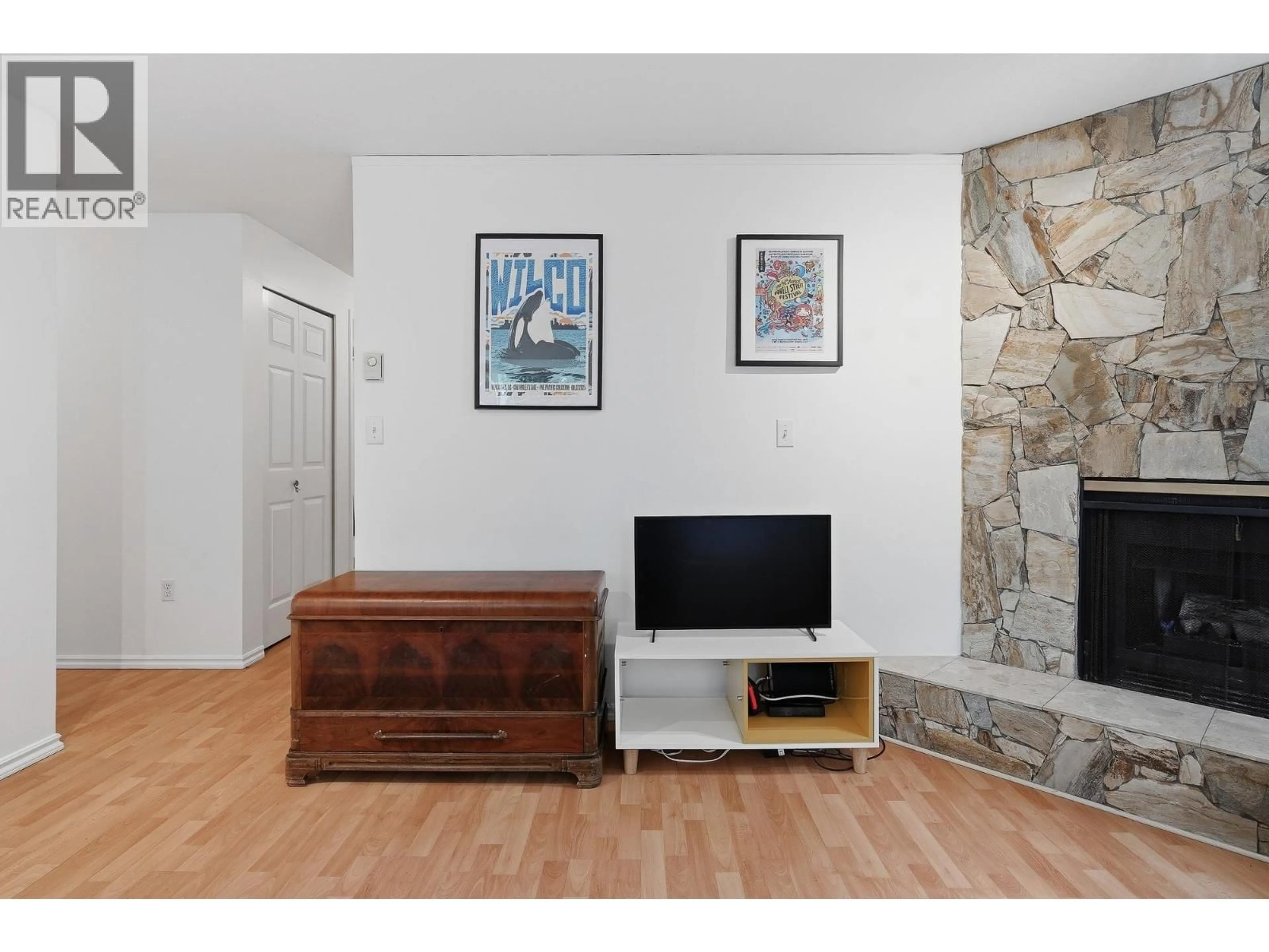 Living room with furniture, wood/laminate floor for 101 - 2295 PANDORA STREET, Vancouver British Columbia V5L1N6