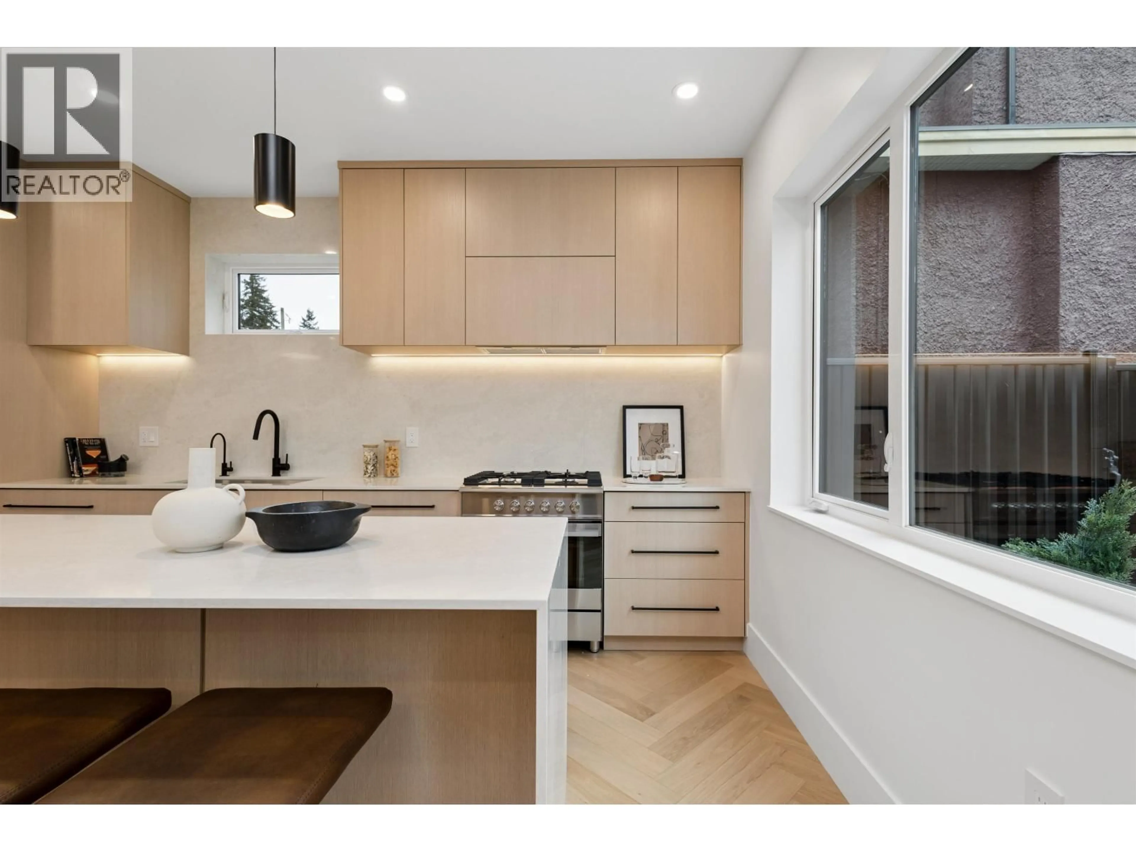 Contemporary kitchen, unknown for 1 - 3639 46TH AVENUE, Vancouver British Columbia V5S1B7
