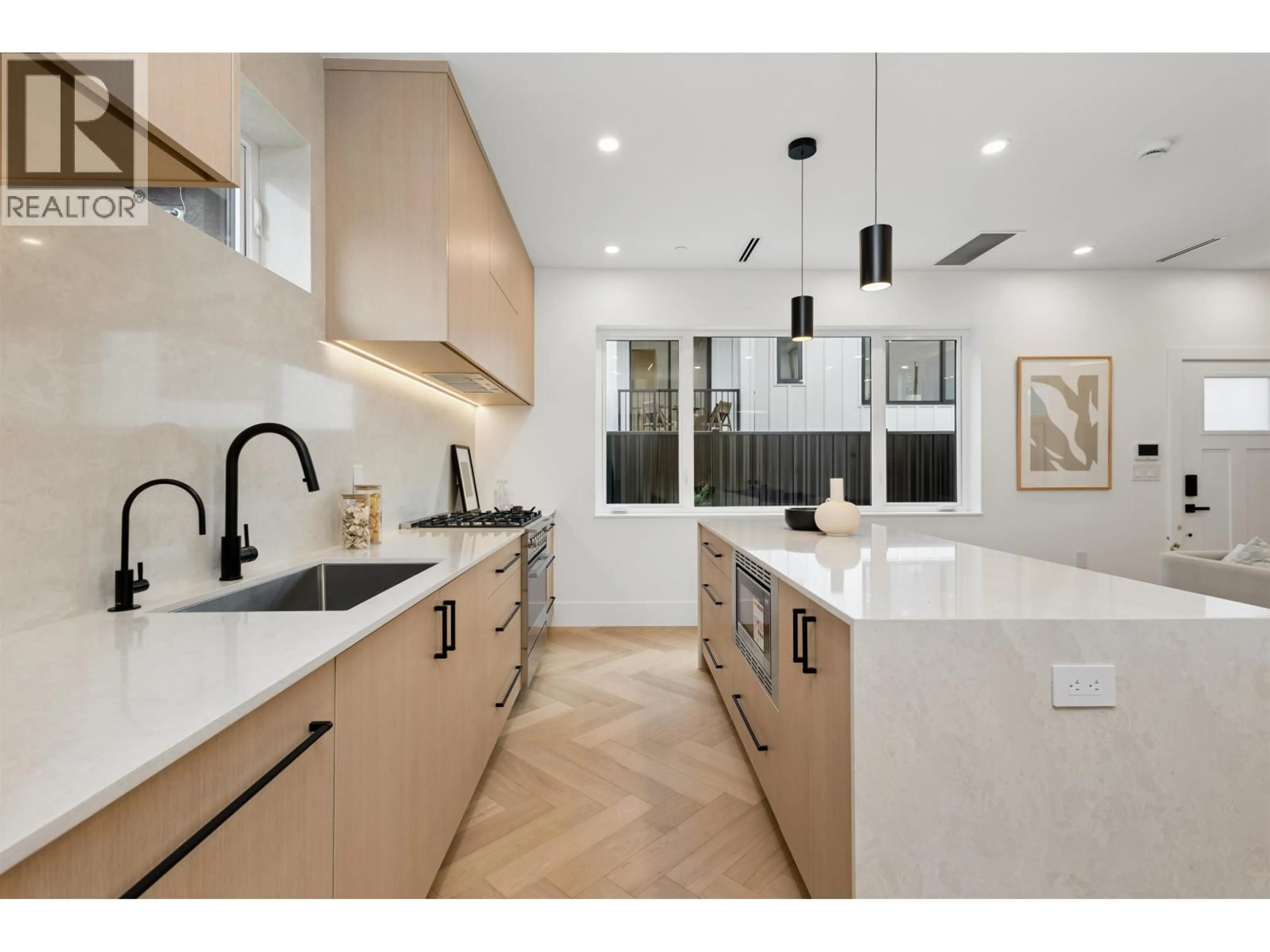Contemporary kitchen, ceramic/tile floor for 1 - 3639 46TH AVENUE, Vancouver British Columbia V5S1B7
