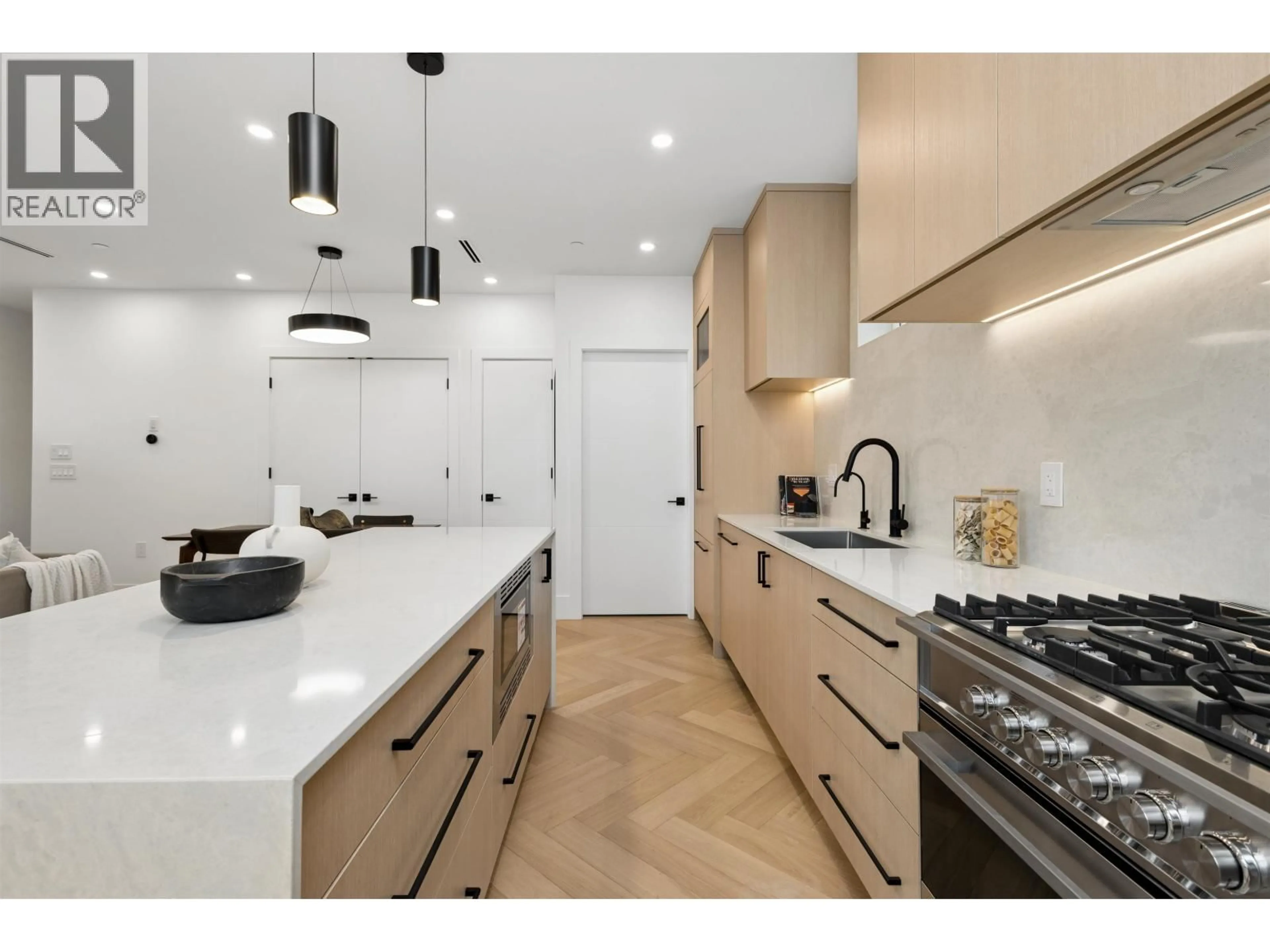 Contemporary kitchen, ceramic/tile floor for 1 - 3639 46TH AVENUE, Vancouver British Columbia V5S1B7