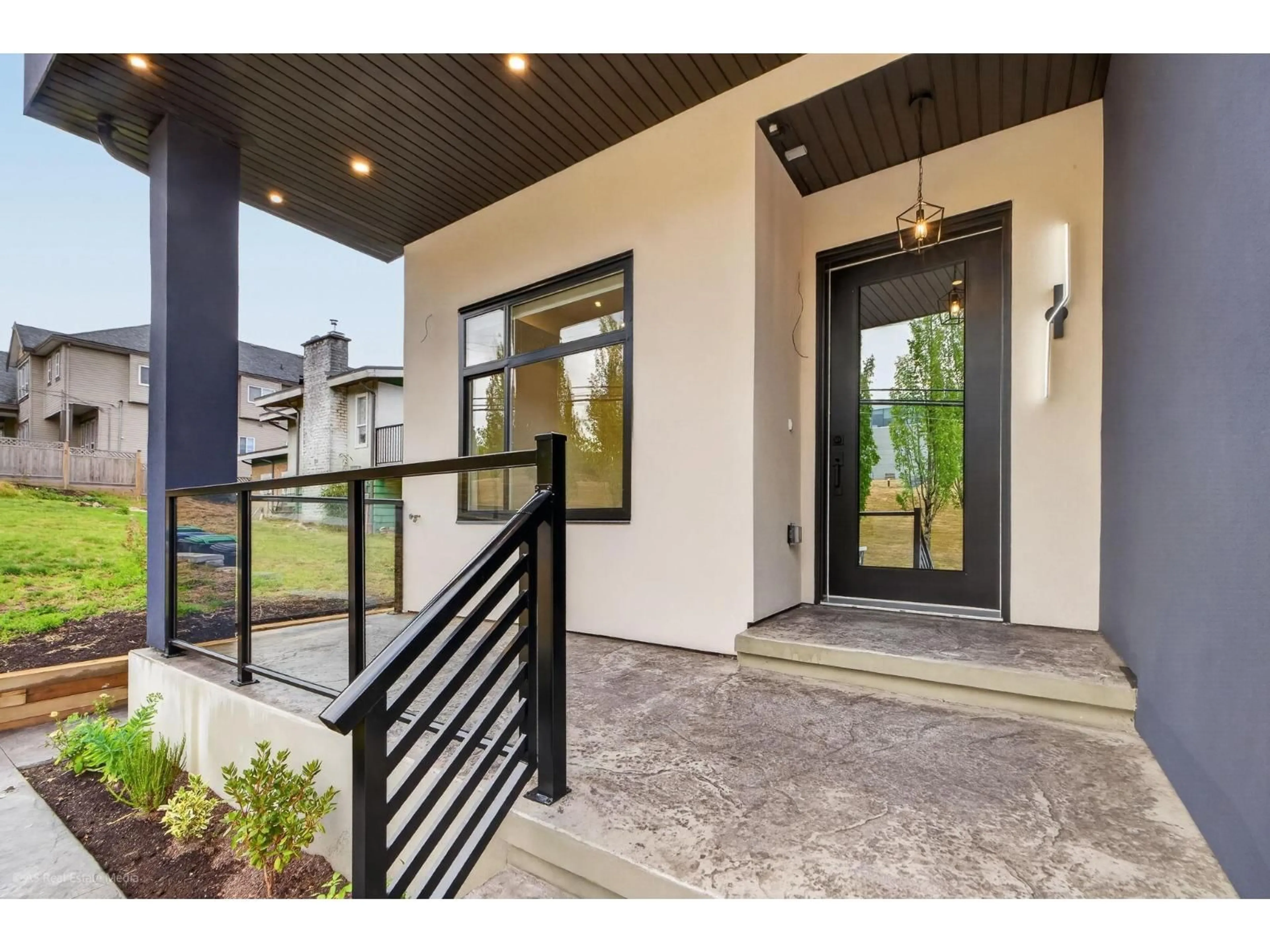 Indoor entryway for 102 - 5642 144 ST STREET, Surrey British Columbia V3X1A7