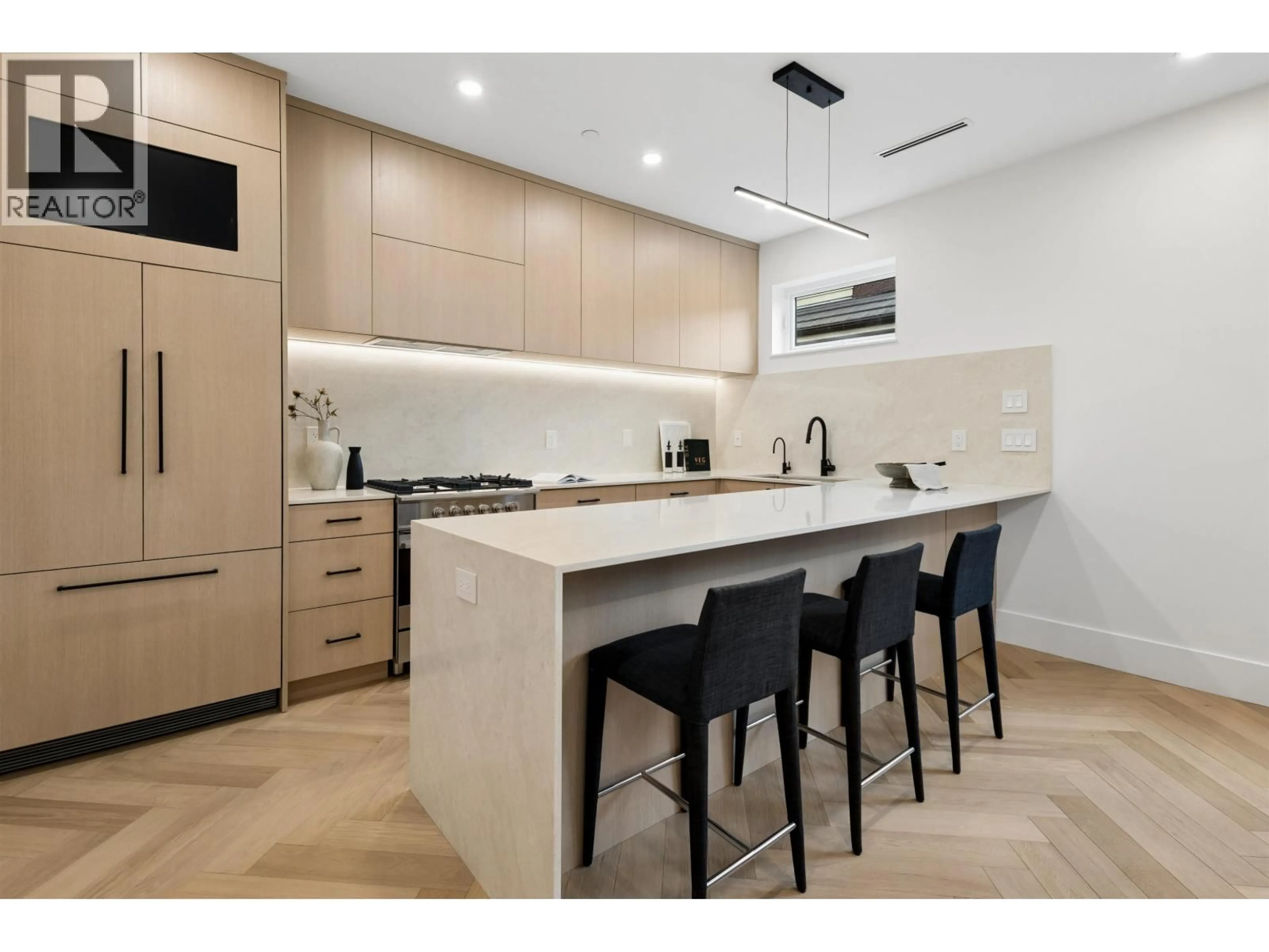 Contemporary kitchen, unknown for 2 - 3639 46TH AVENUE, Vancouver British Columbia V5S1B7