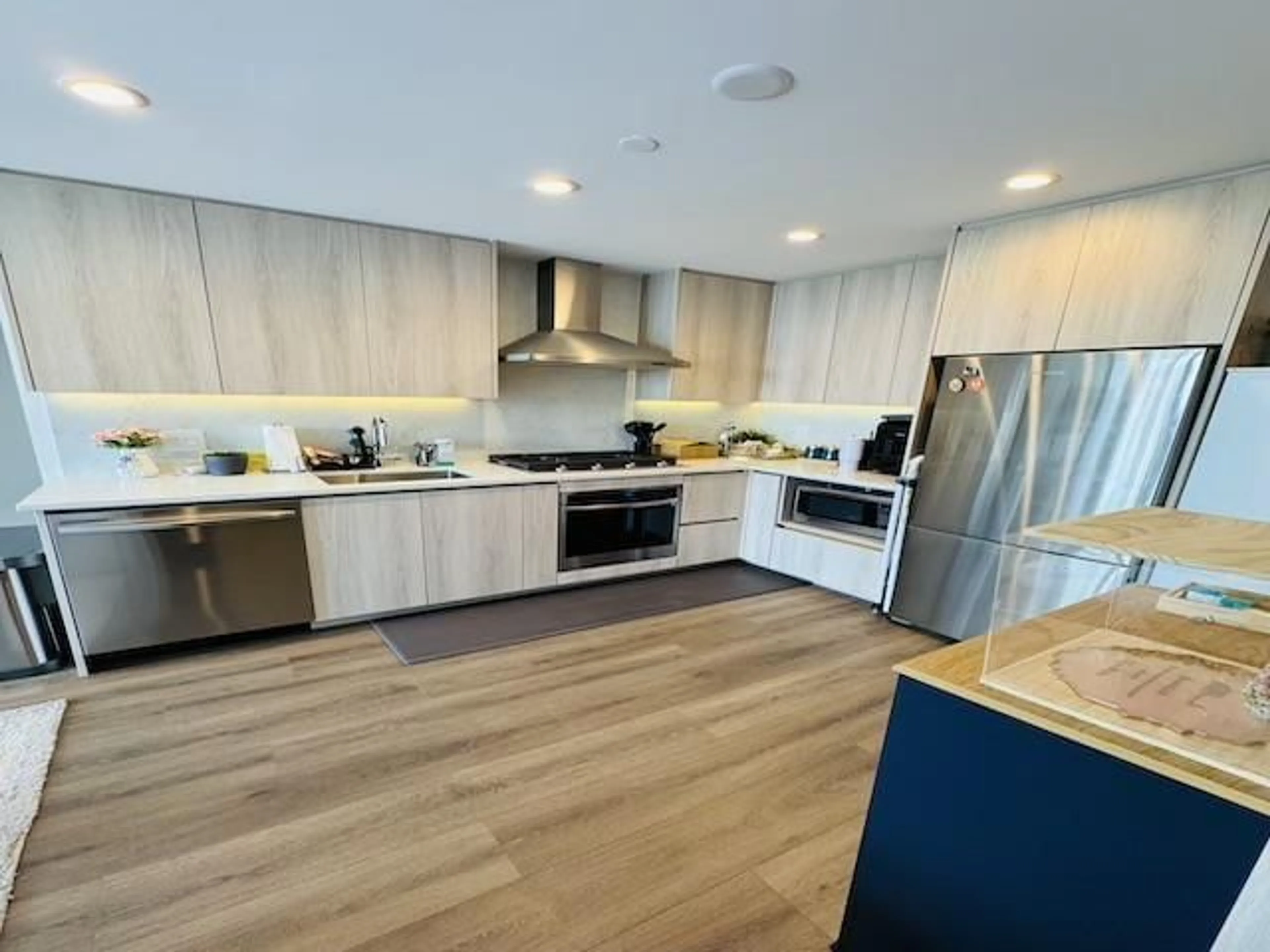 Open concept kitchen, wood/laminate floor for 1905 - 10750 135A STREET, Surrey British Columbia V3T4E2