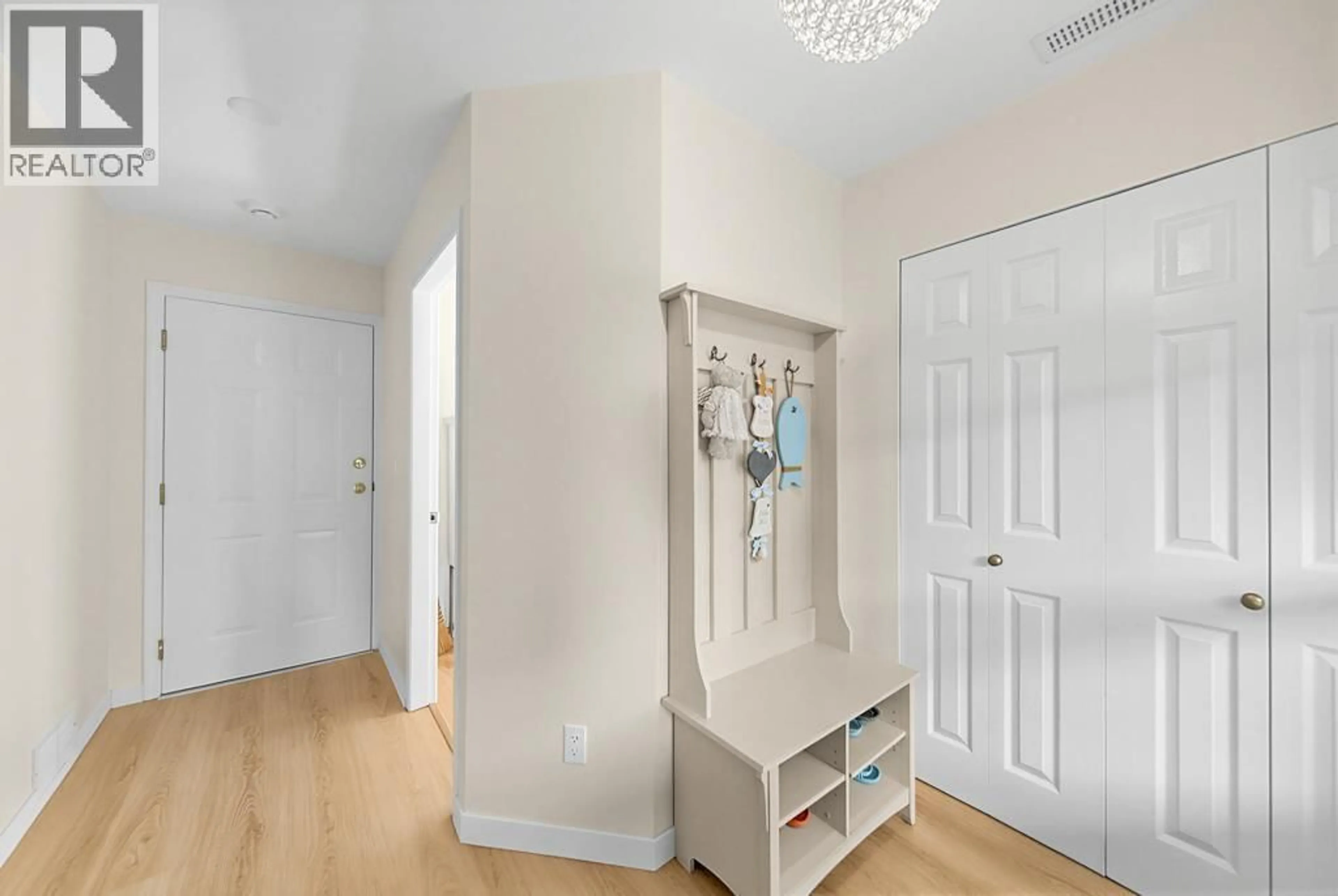 Indoor entryway for 30 - 22000 SHARPE AVENUE, Richmond British Columbia V6V2V5