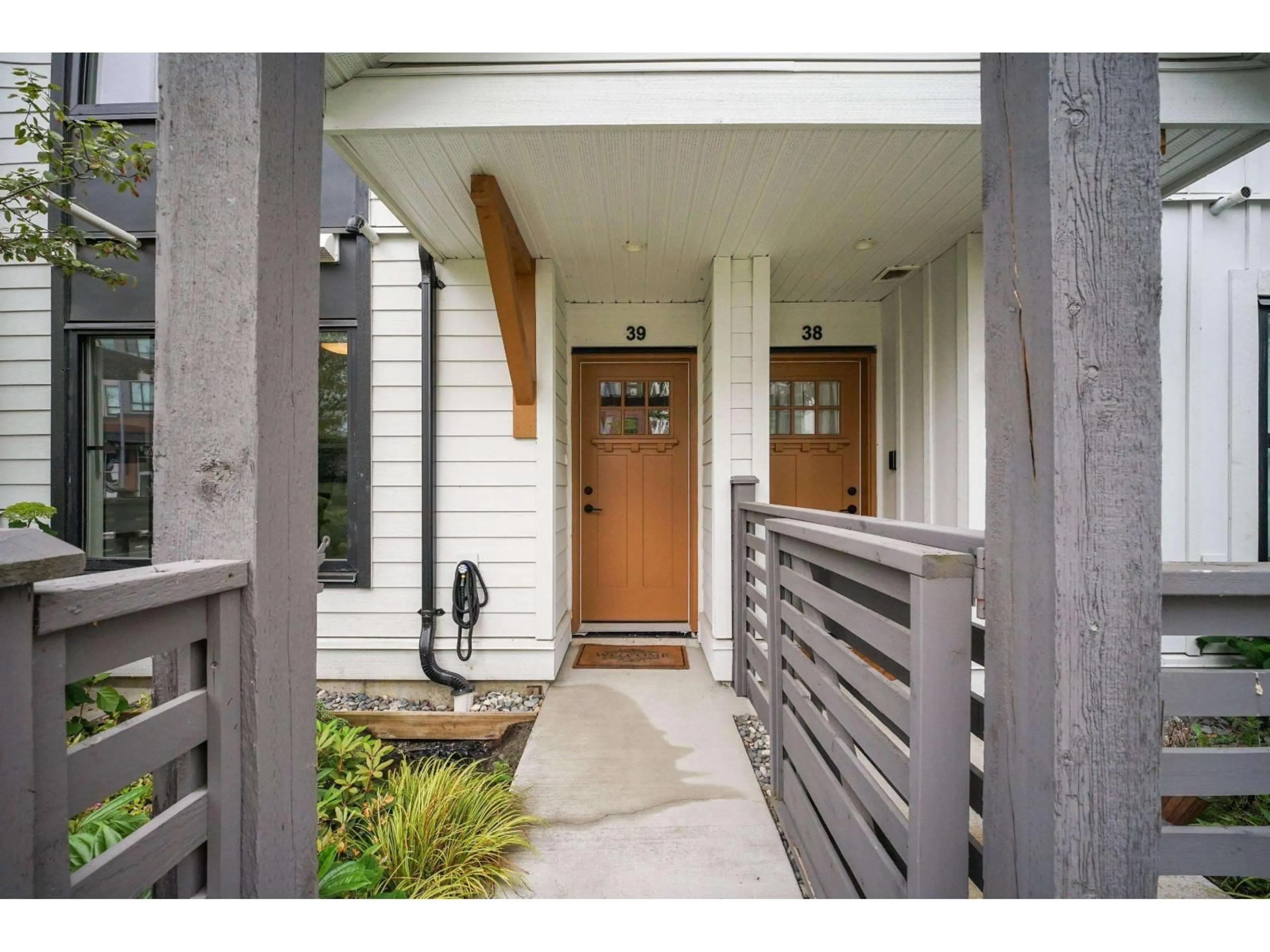 Indoor entryway for 39 - 7937 206 STREET, Langley British Columbia V2Y1X6