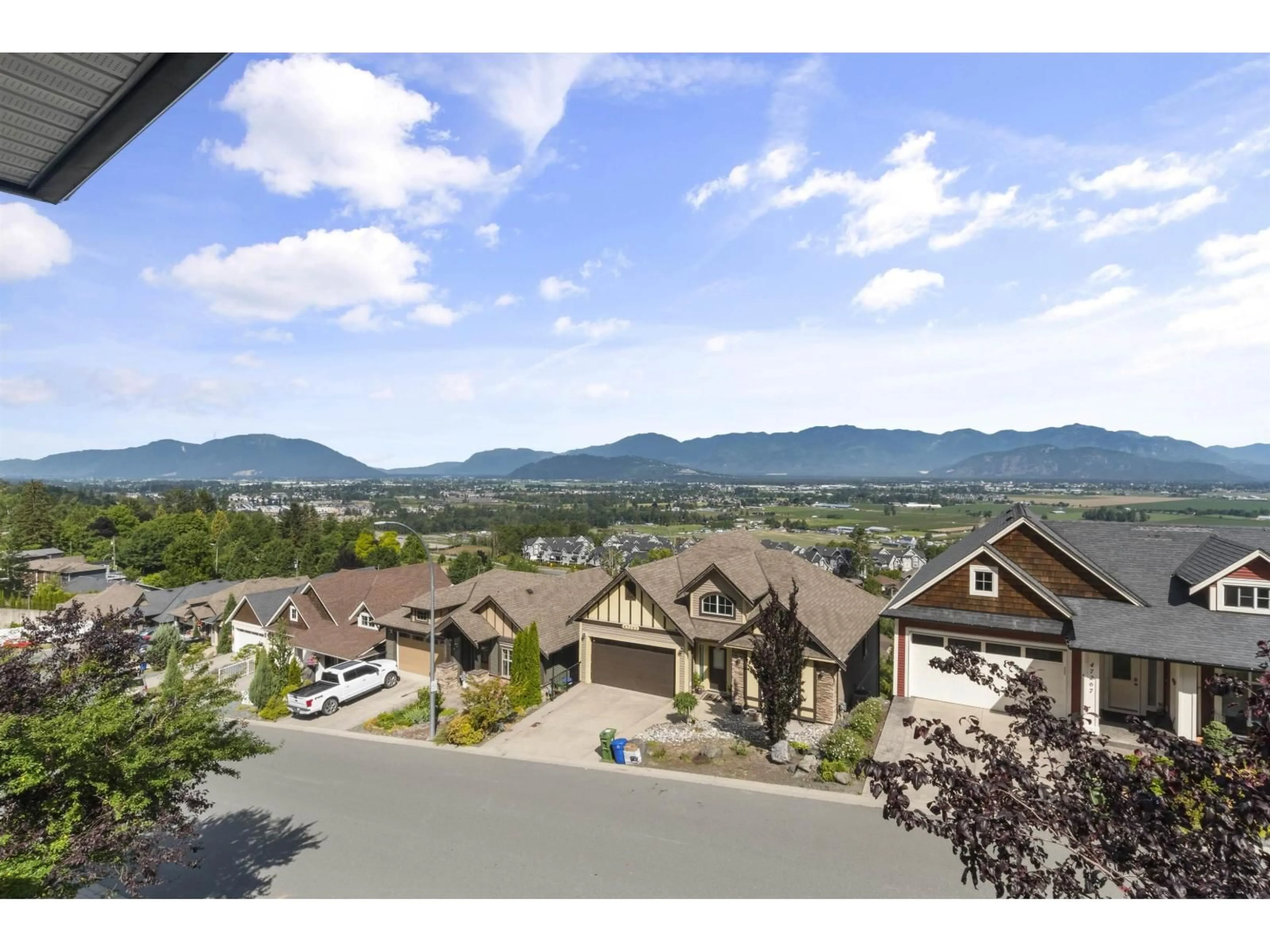 A pic from outside/outdoor area/front of a property/back of a property/a pic from drone, mountain view for 47278 SKYLINE DRIVE, Chilliwack British Columbia V2R0R4