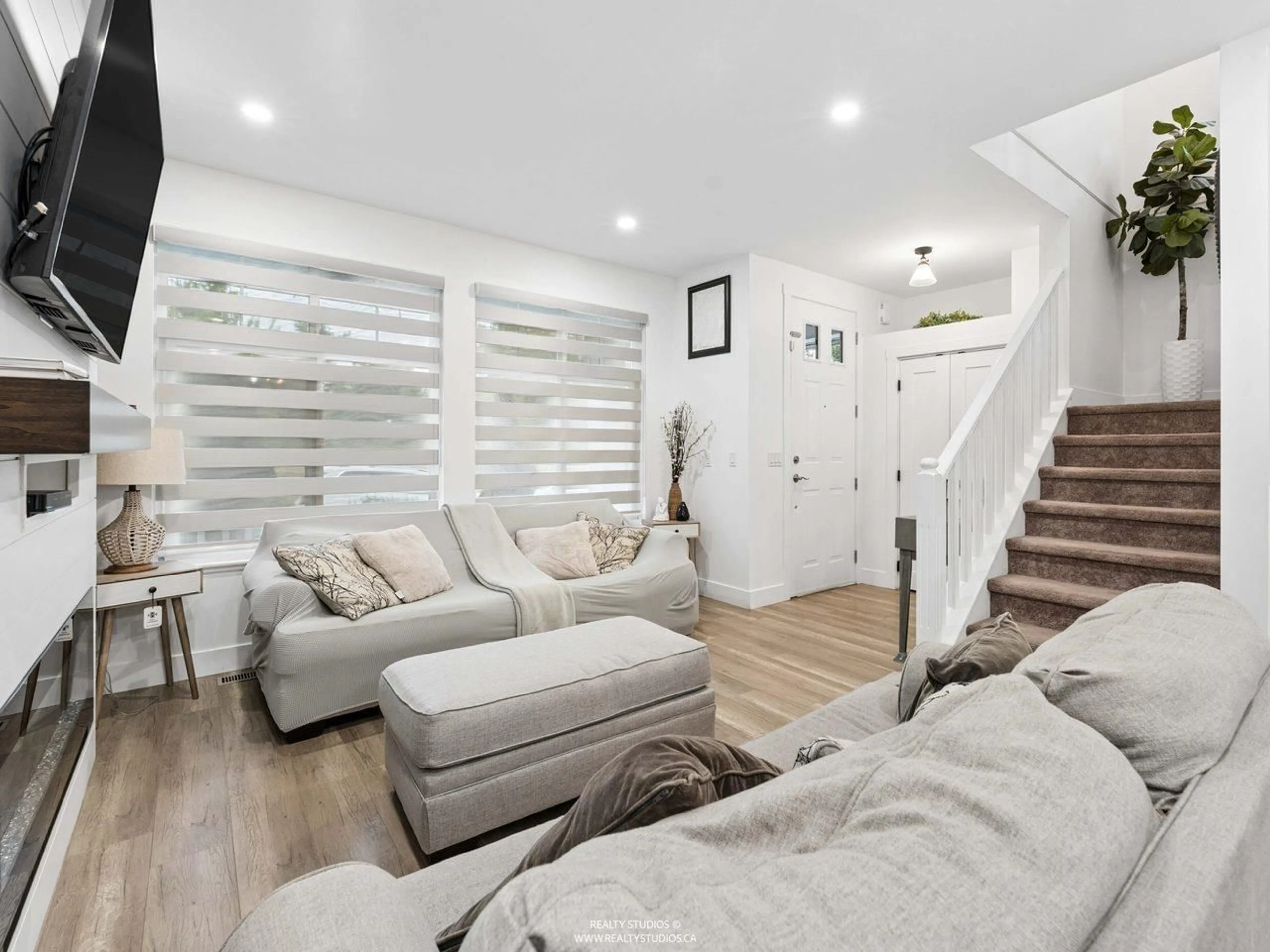 Living room with furniture, unknown for 14912 57 AVENUE, Surrey British Columbia V3S8W3
