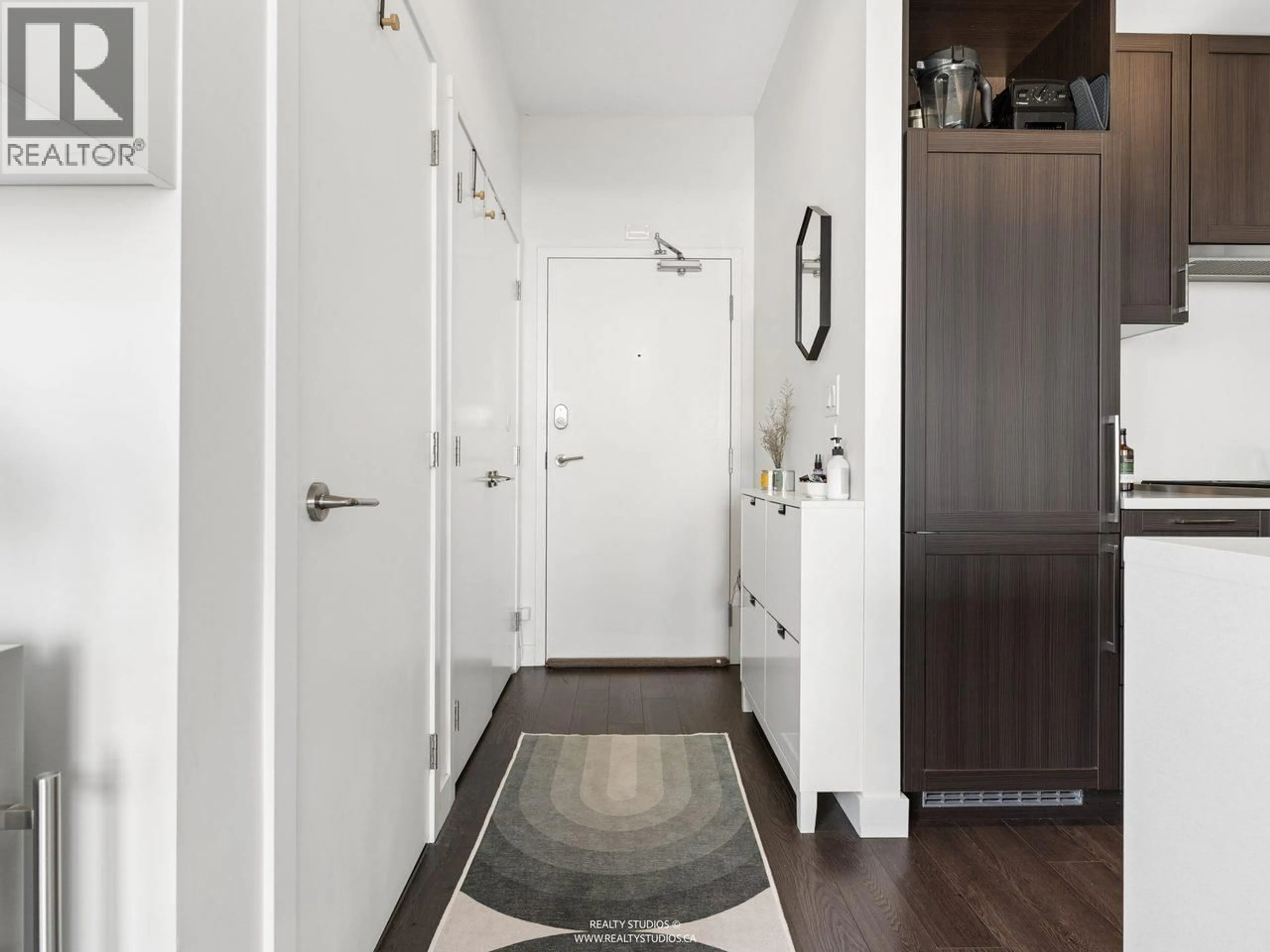Indoor entryway for 3204 - 5470 ORMIDALE STREET, Vancouver British Columbia V5R0G6