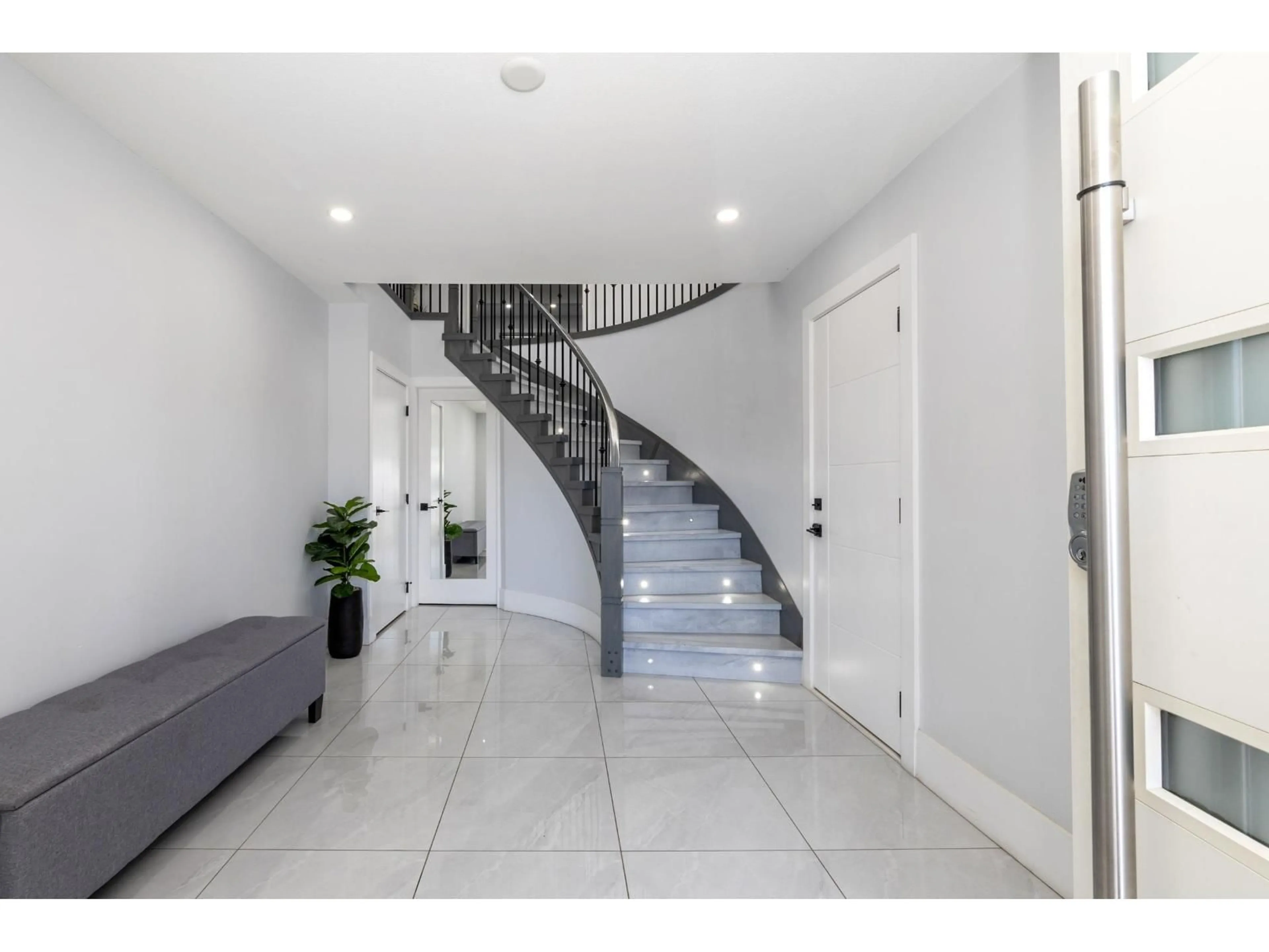 Indoor foyer for 9057 142A STREET, Surrey British Columbia V3V7X9