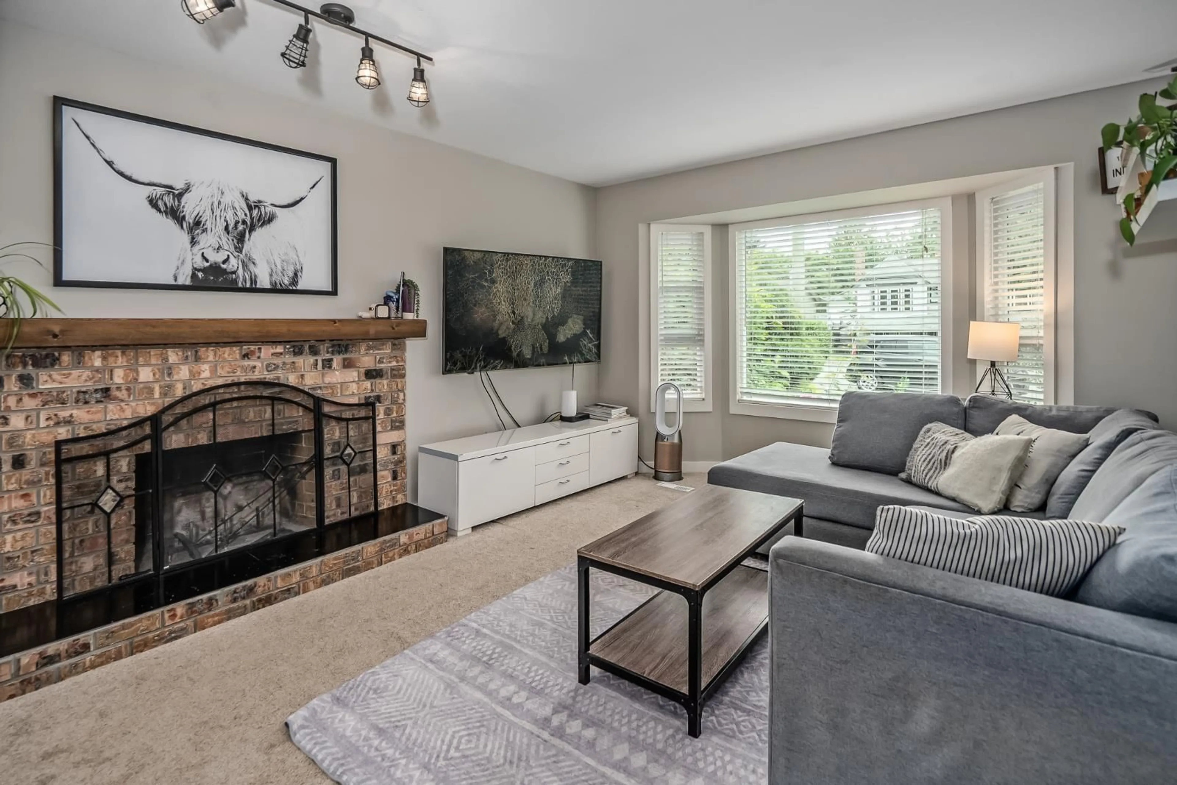 Living room with furniture, unknown for 9320 210 STREET, Langley British Columbia V1M2B3