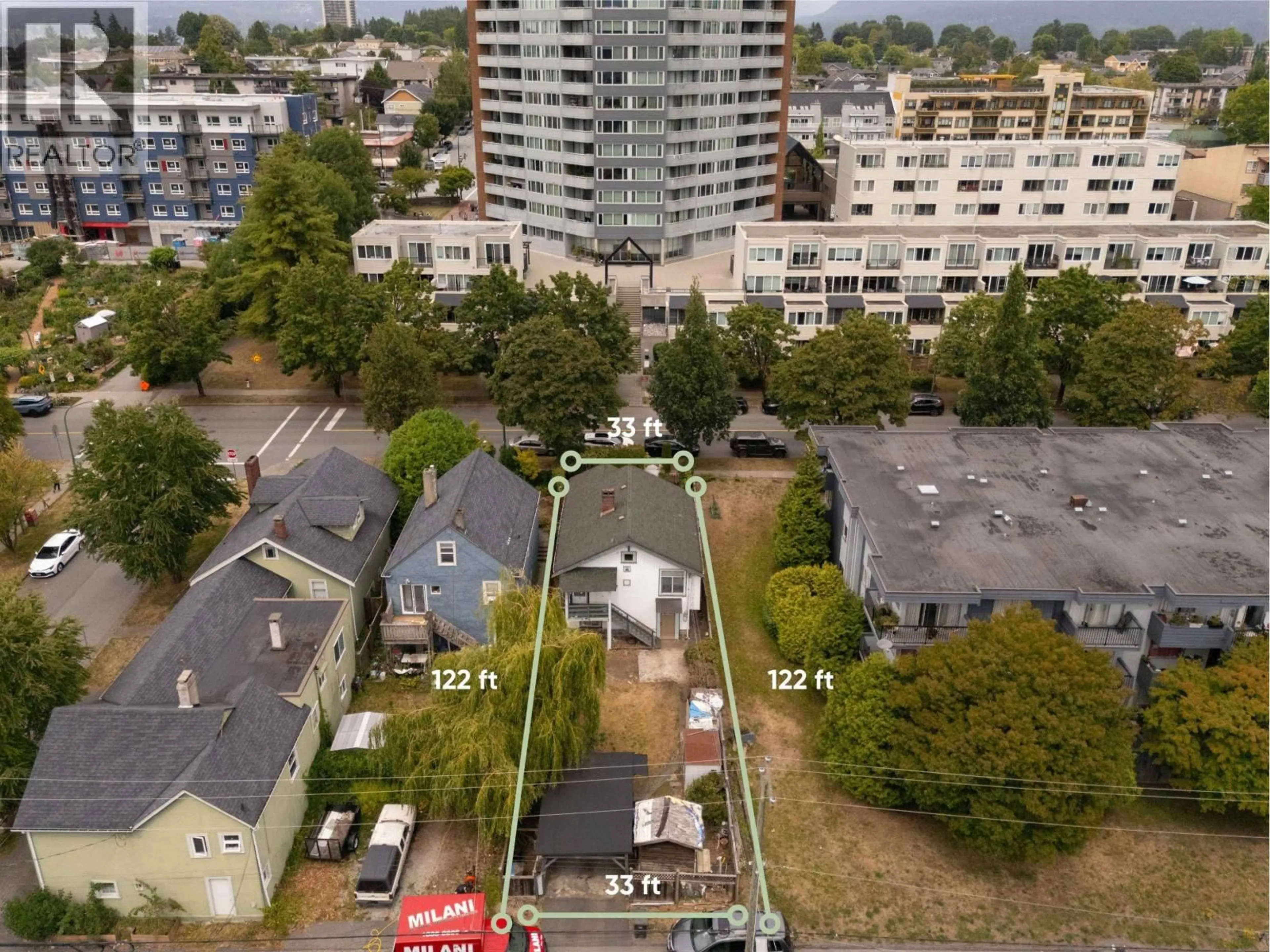 A pic from outside/outdoor area/front of a property/back of a property/a pic from drone, city buildings view from balcony for 3906 PENDER STREET, Burnaby British Columbia V5C2L6