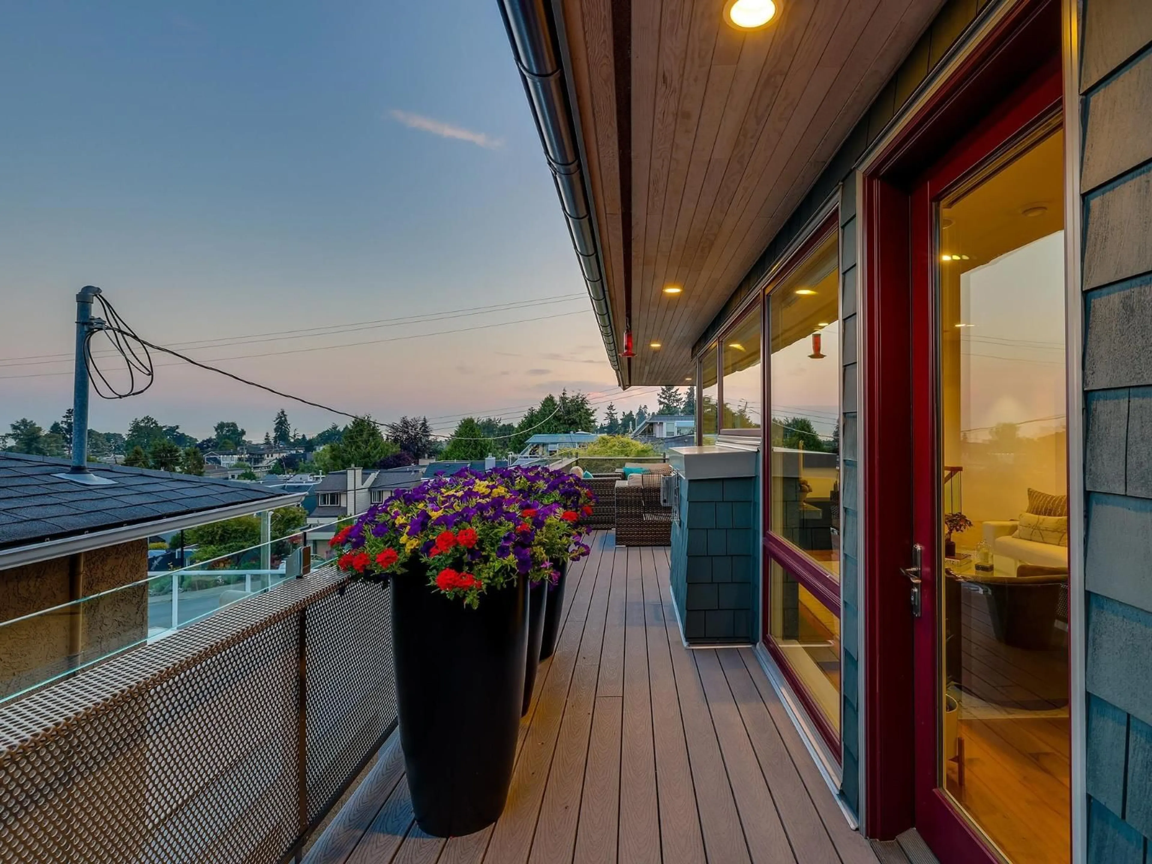 Balcony in the apartment, city buildings view from balcony for 942 KEIL STREET, White Rock British Columbia V4B4V7