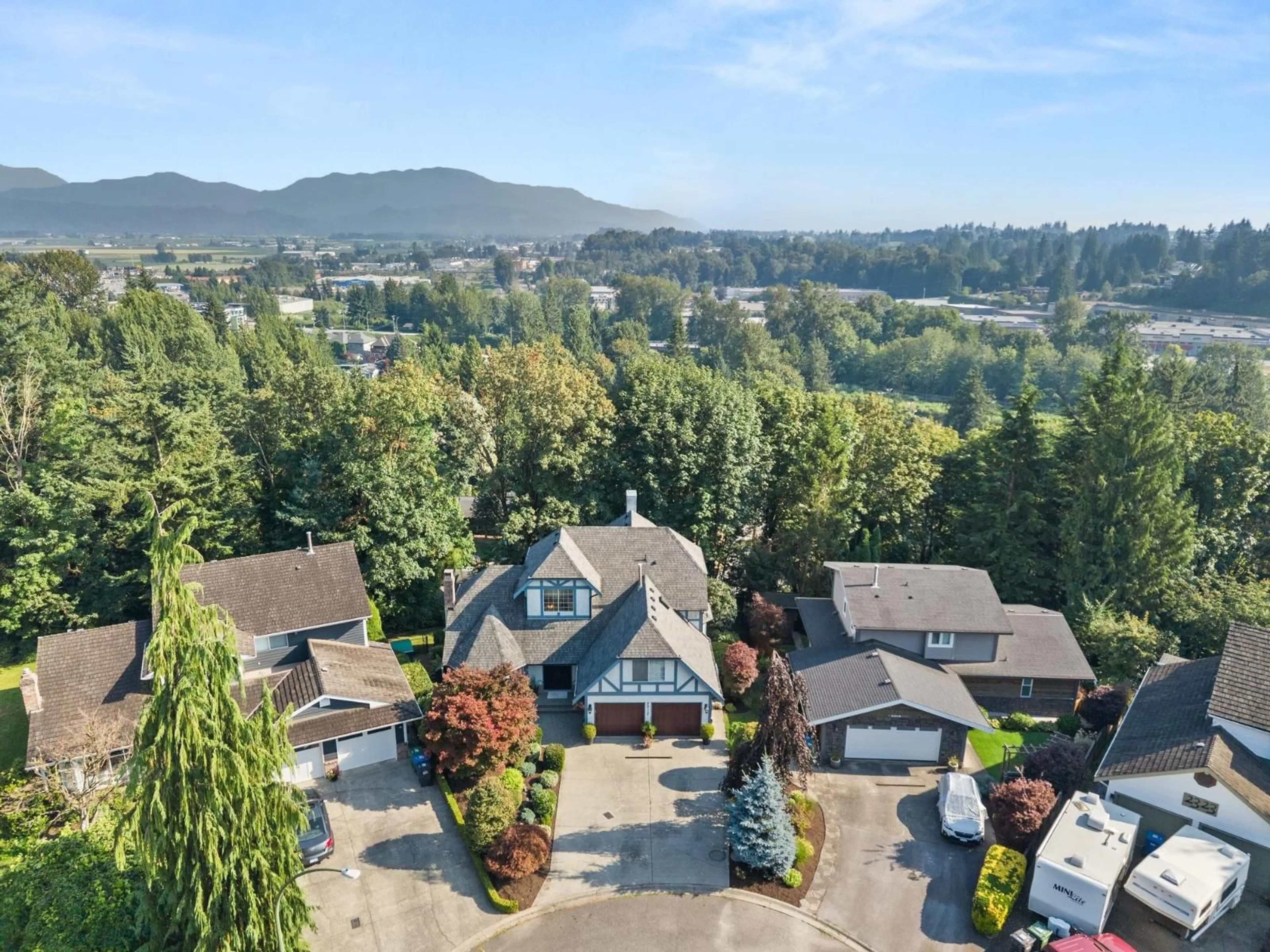 A pic from outside/outdoor area/front of a property/back of a property/a pic from drone, mountain view for 2312 HAMPSHIRE PLACE, Abbotsford British Columbia V2S6N4