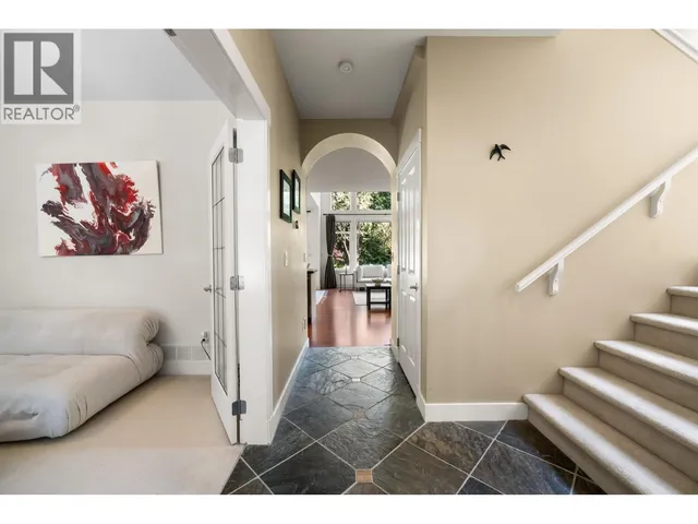 1931 PARKWAY BOULEVARD, Coquitlam 2