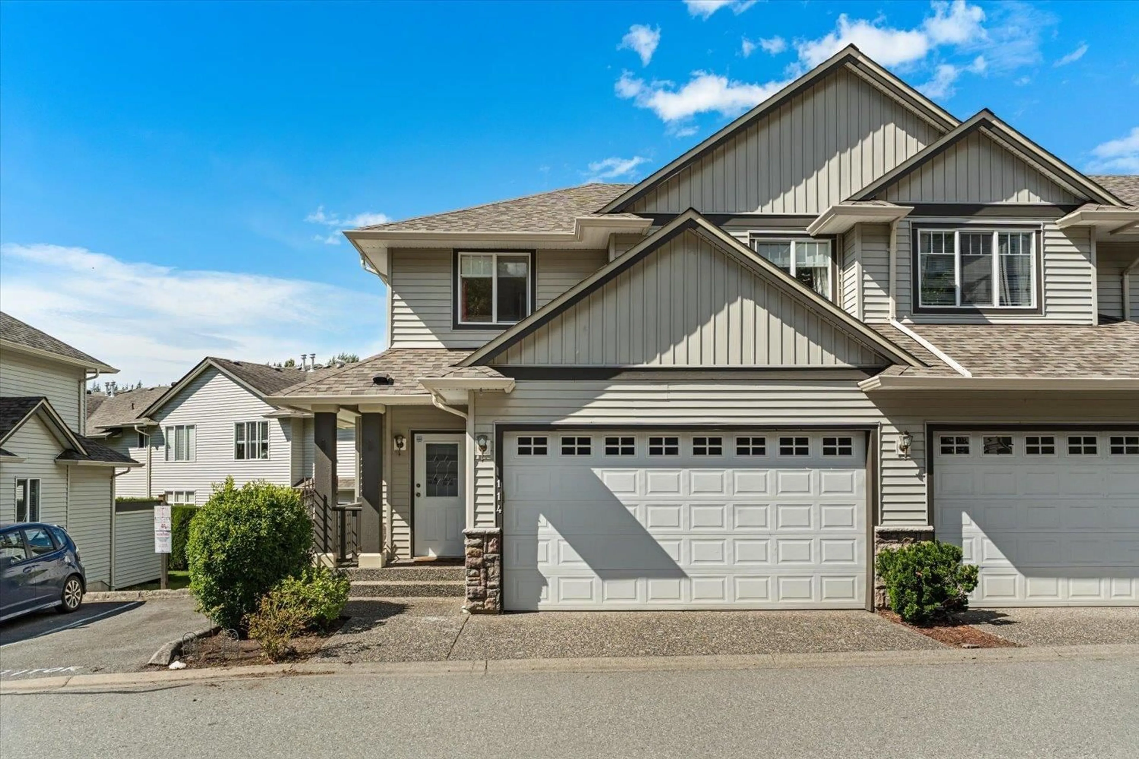 Home with vinyl exterior material, street for 114 - 46360 VALLEYVIEW ROAD, Chilliwack British Columbia V2R5L7