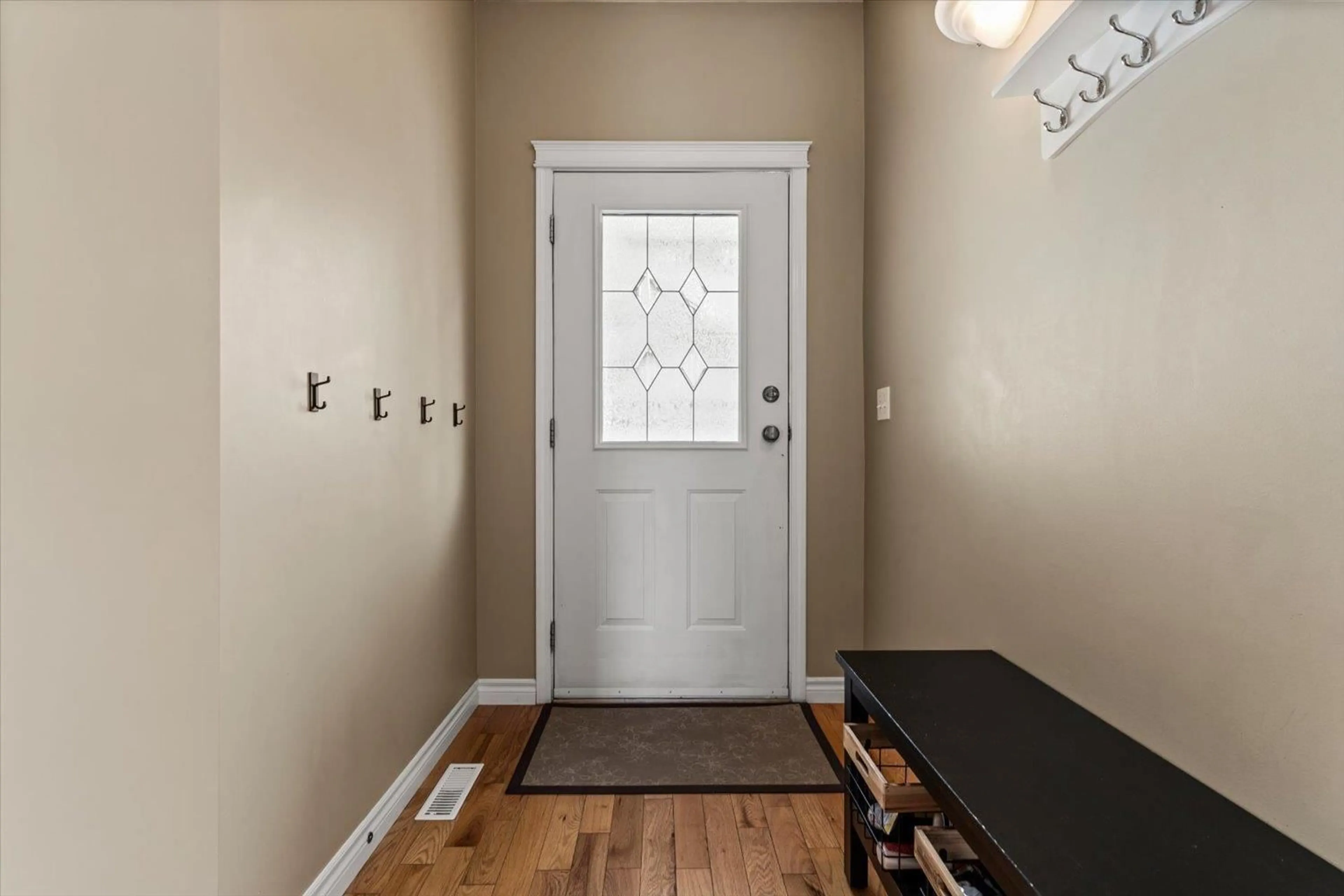 Indoor entryway for 114 - 46360 VALLEYVIEW ROAD, Chilliwack British Columbia V2R5L7