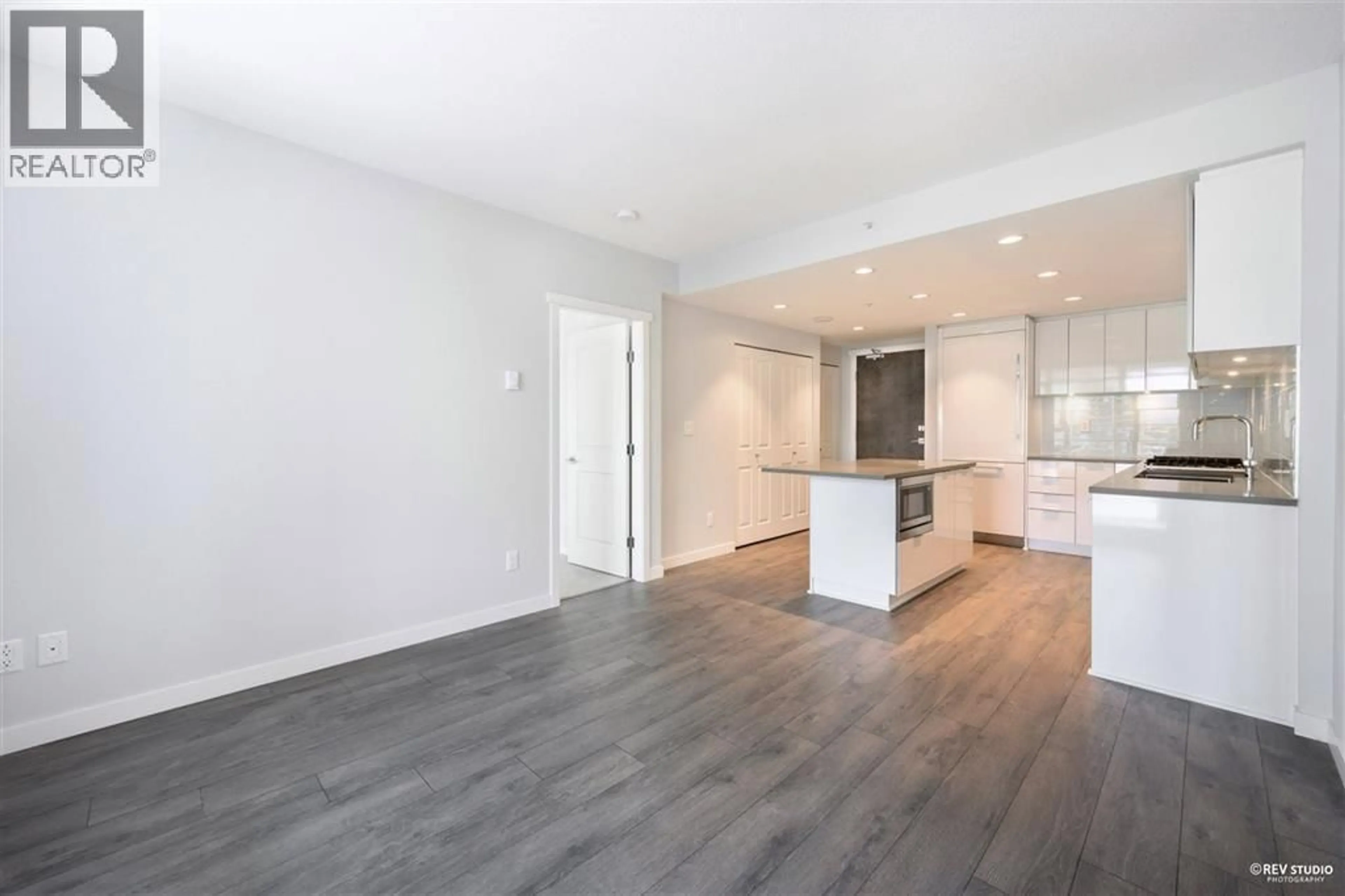 Open concept kitchen, wood/laminate floor for 2005 - 2388 MADISON AVENUE, Burnaby British Columbia V5C0K8