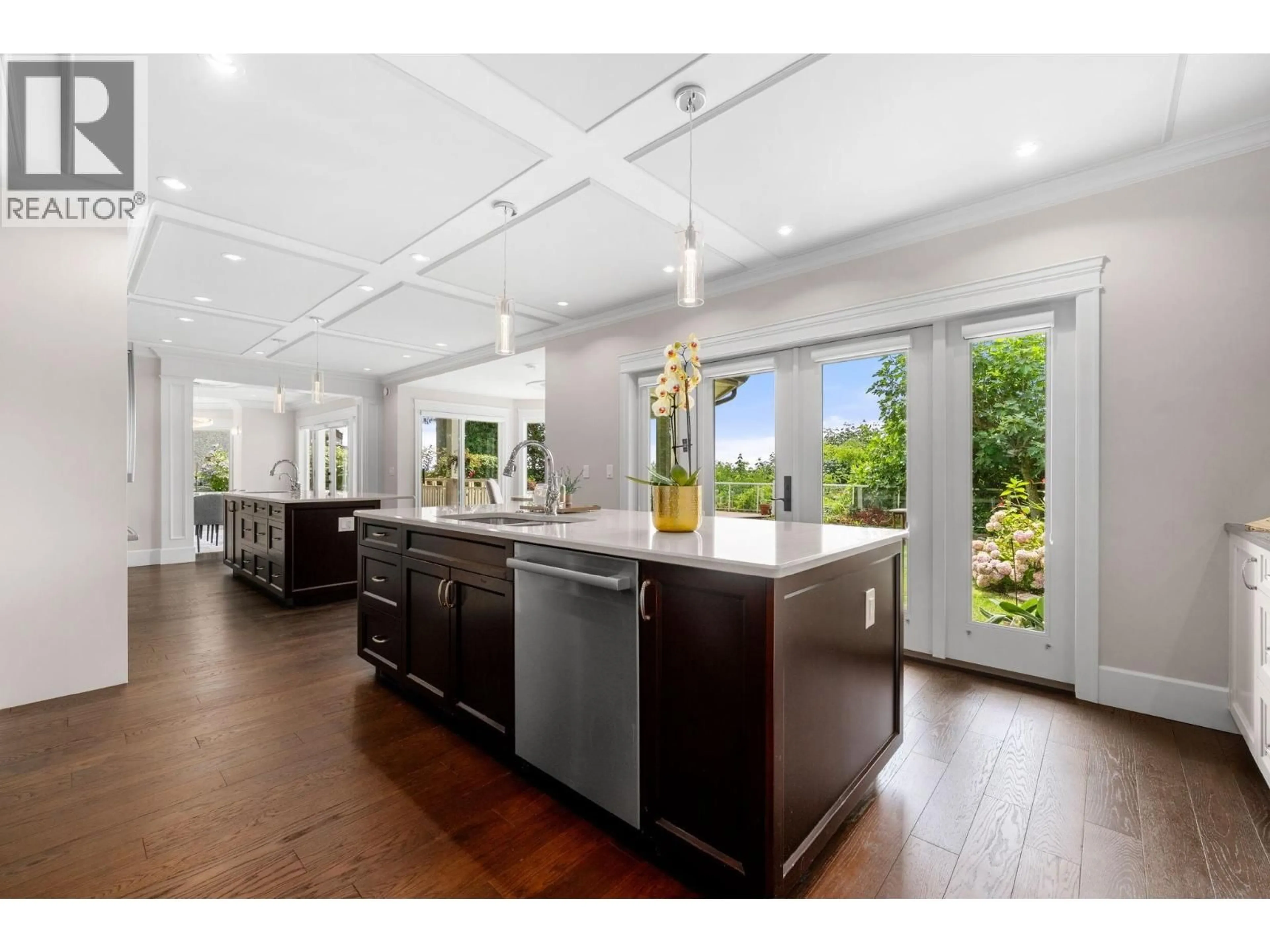 Open concept kitchen, unknown for 1259 KEITH ROAD, North Vancouver British Columbia V7P1Y9