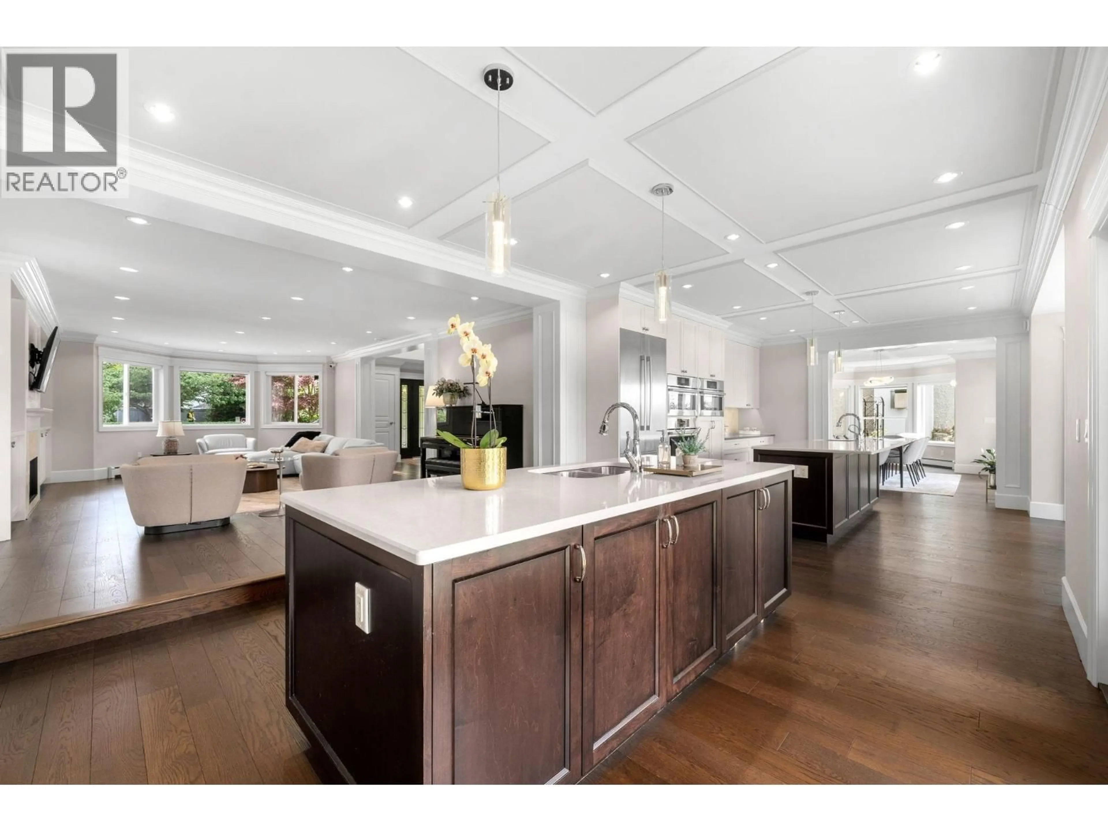 Open concept kitchen, unknown for 1259 KEITH ROAD, North Vancouver British Columbia V7P1Y9
