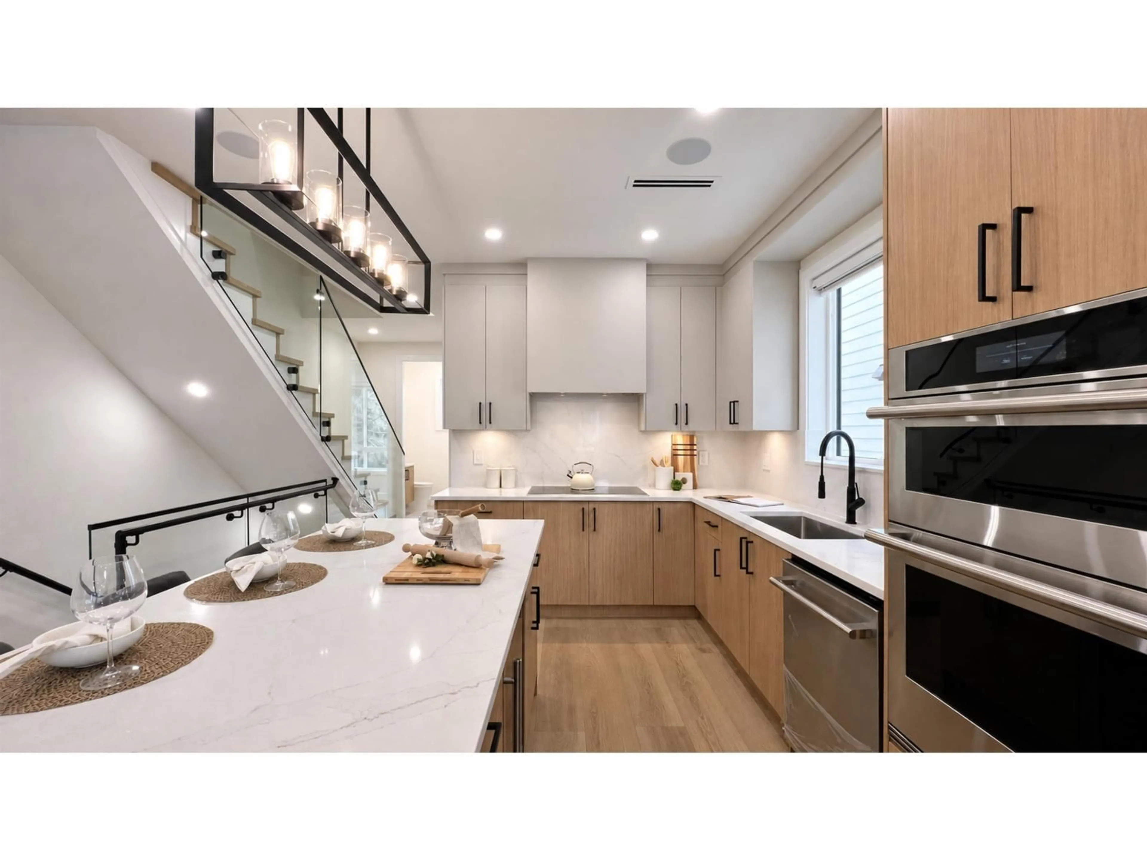 Contemporary kitchen, unknown for 16521 20 AVENUE, Surrey British Columbia V3Z0X6