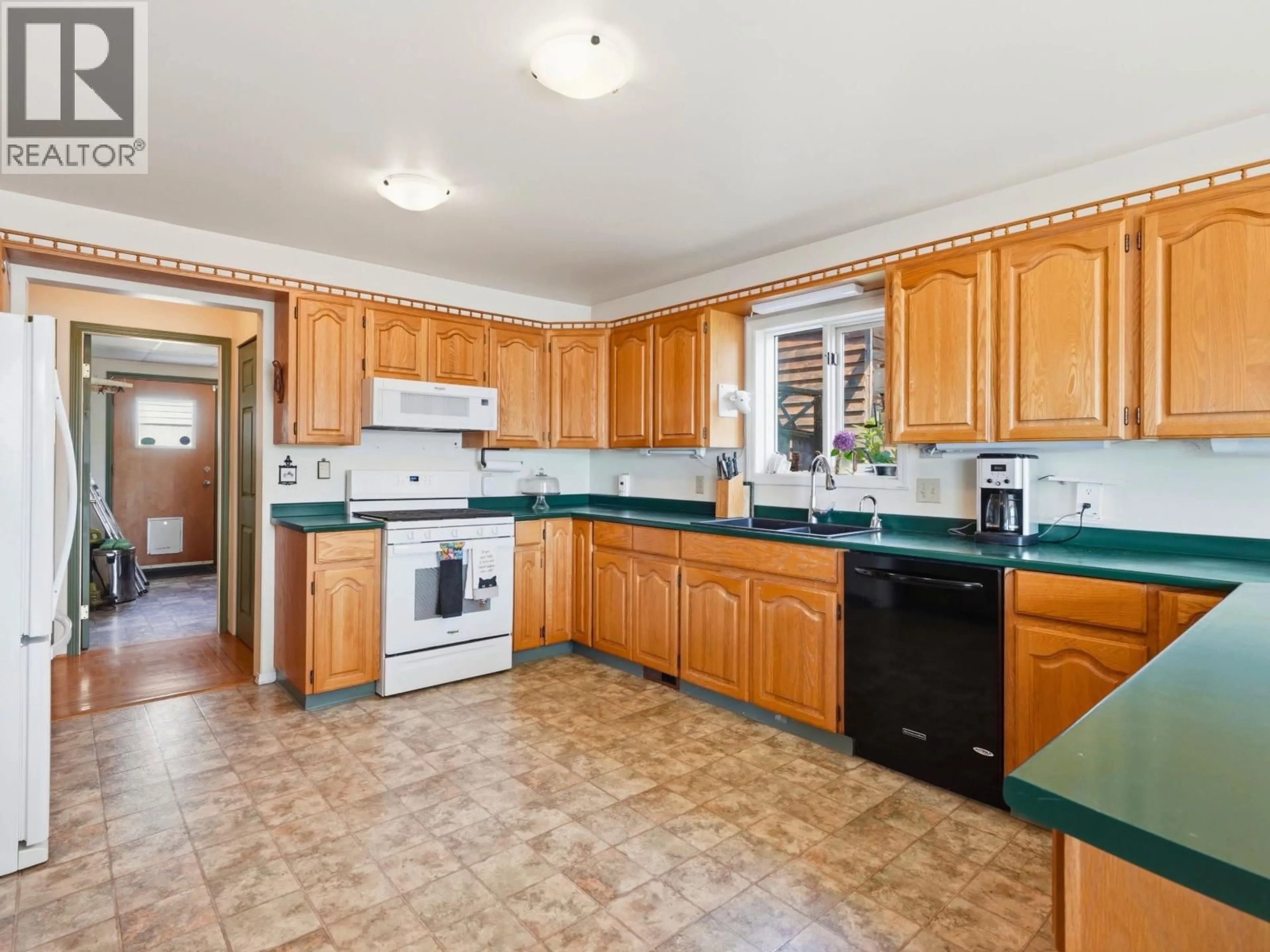 Standard kitchen, ceramic/tile floor for 603 MARINE DRIVE, Gibsons British Columbia V0N1V1