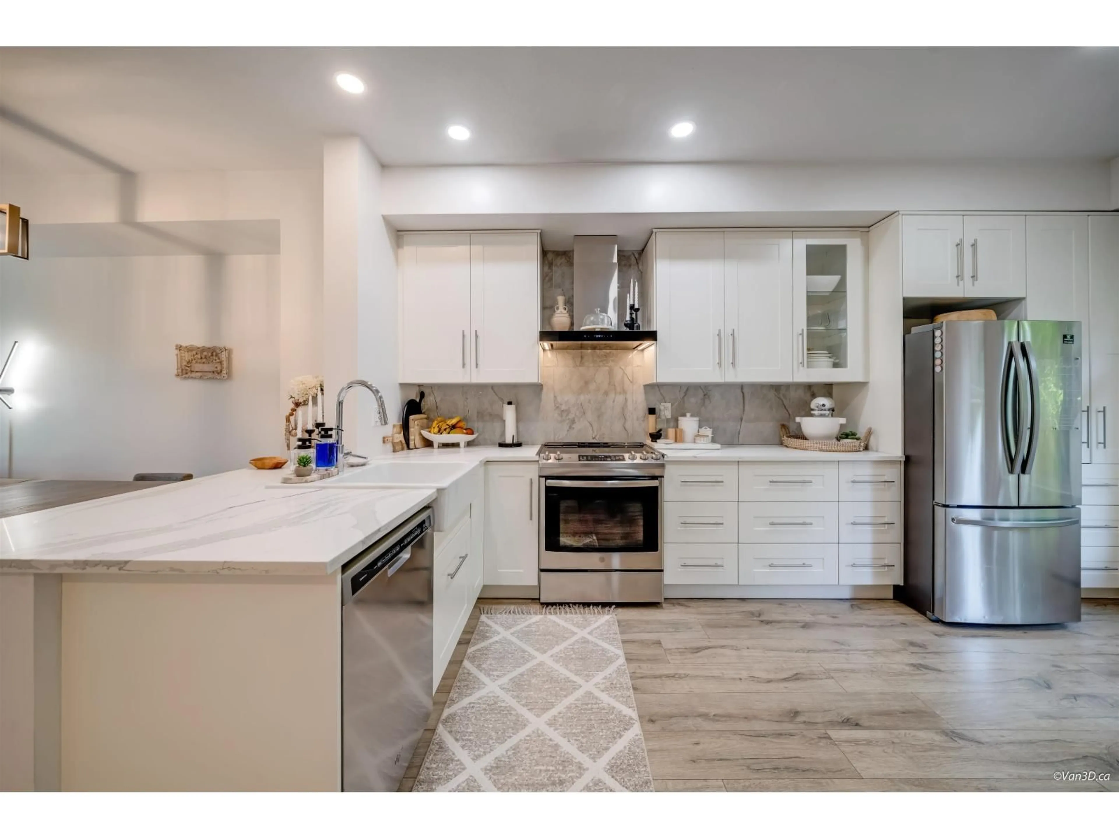 Open concept kitchen, ceramic/tile floor for 63 - 18199 70 AVENUE, Surrey British Columbia V3S2N9