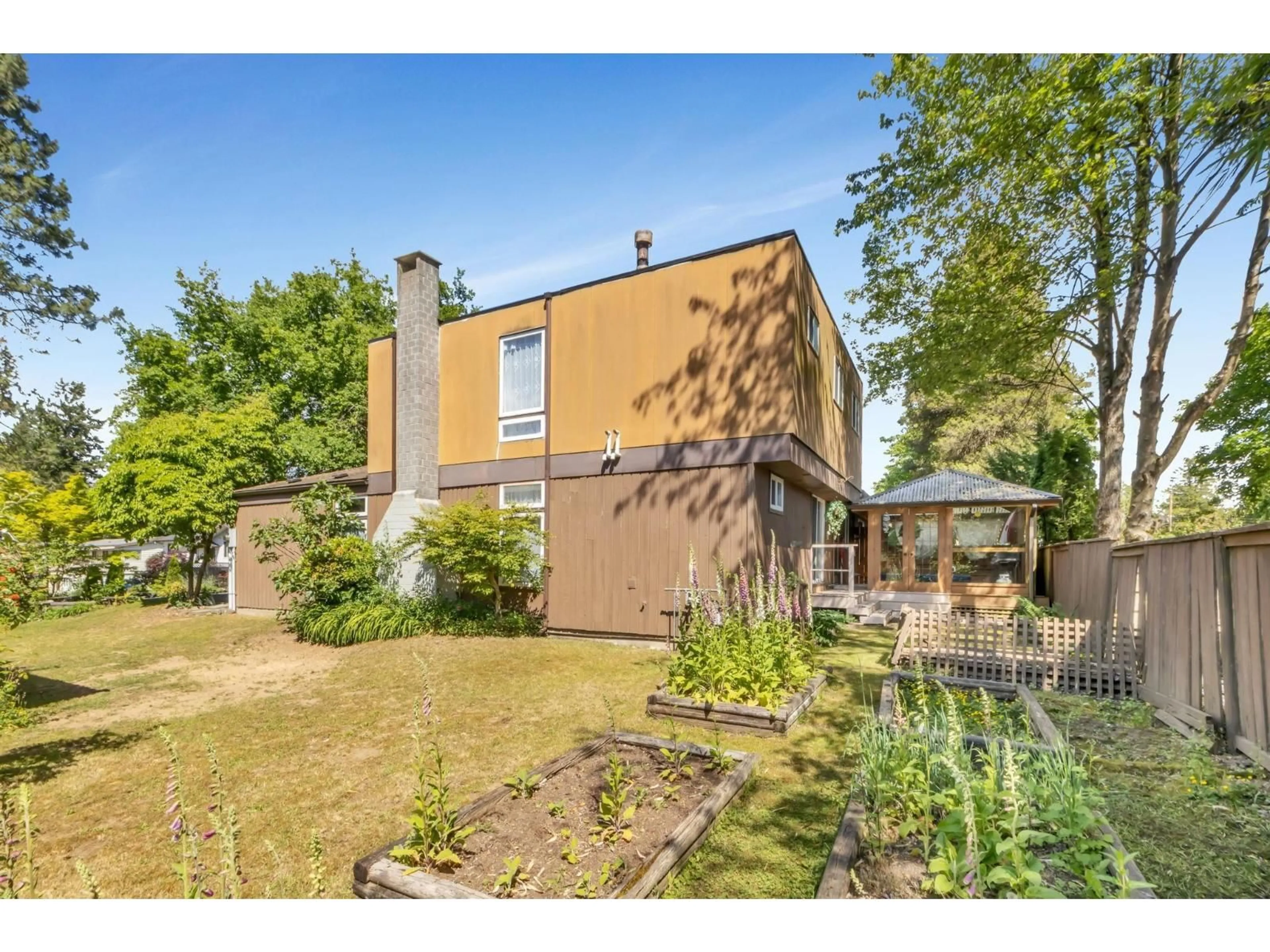 A pic from outside/outdoor area/front of a property/back of a property/a pic from drone, street for 14246 102 AVENUE, Surrey British Columbia V3T5A5