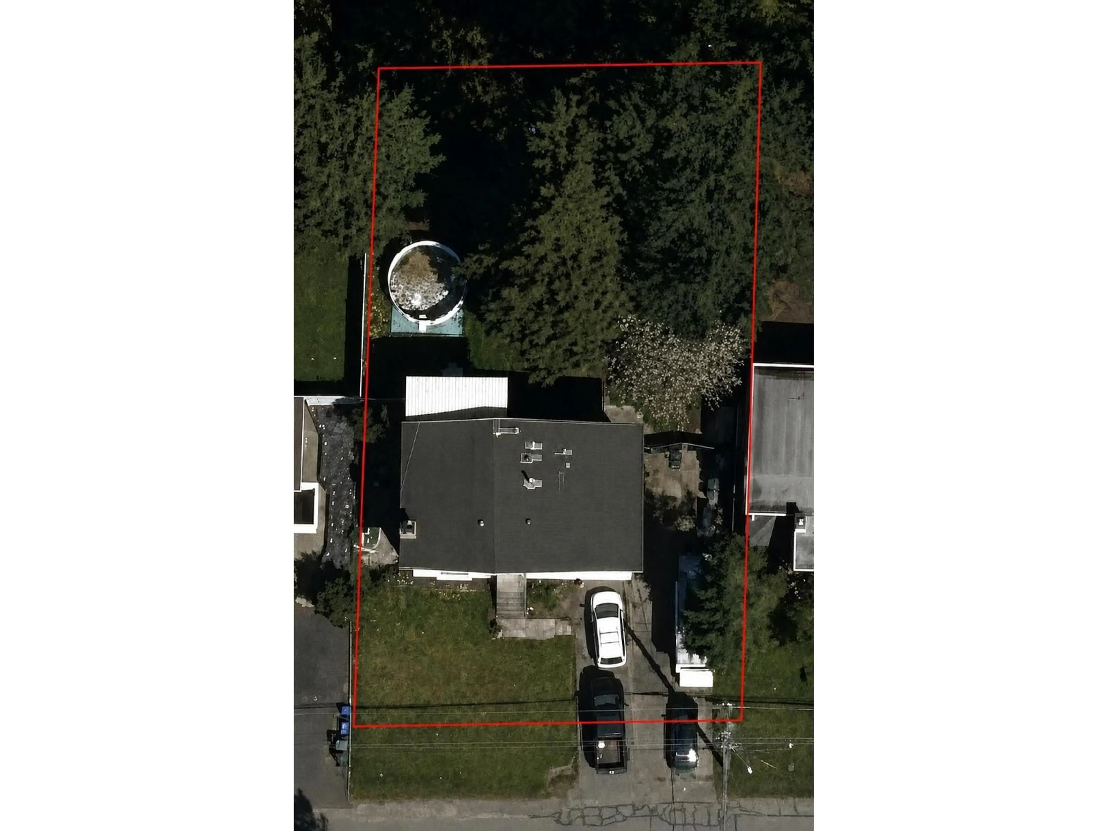 A pic from outside/outdoor area/front of a property/back of a property/a pic from drone, street for 20567 42 AVENUE, Langley British Columbia V3A3A8