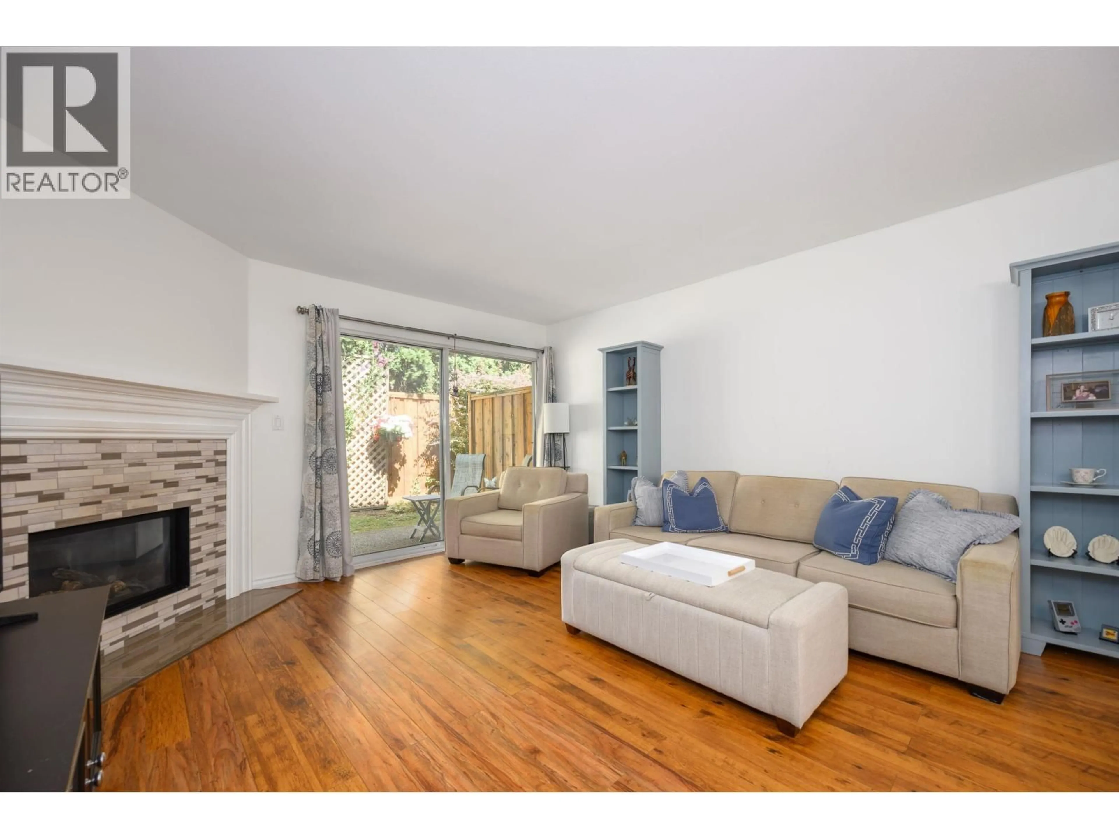 Living room with furniture, wood/laminate floor for 133 - 1386 LINCOLN DRIVE, Port Coquitlam British Columbia V3B7G6