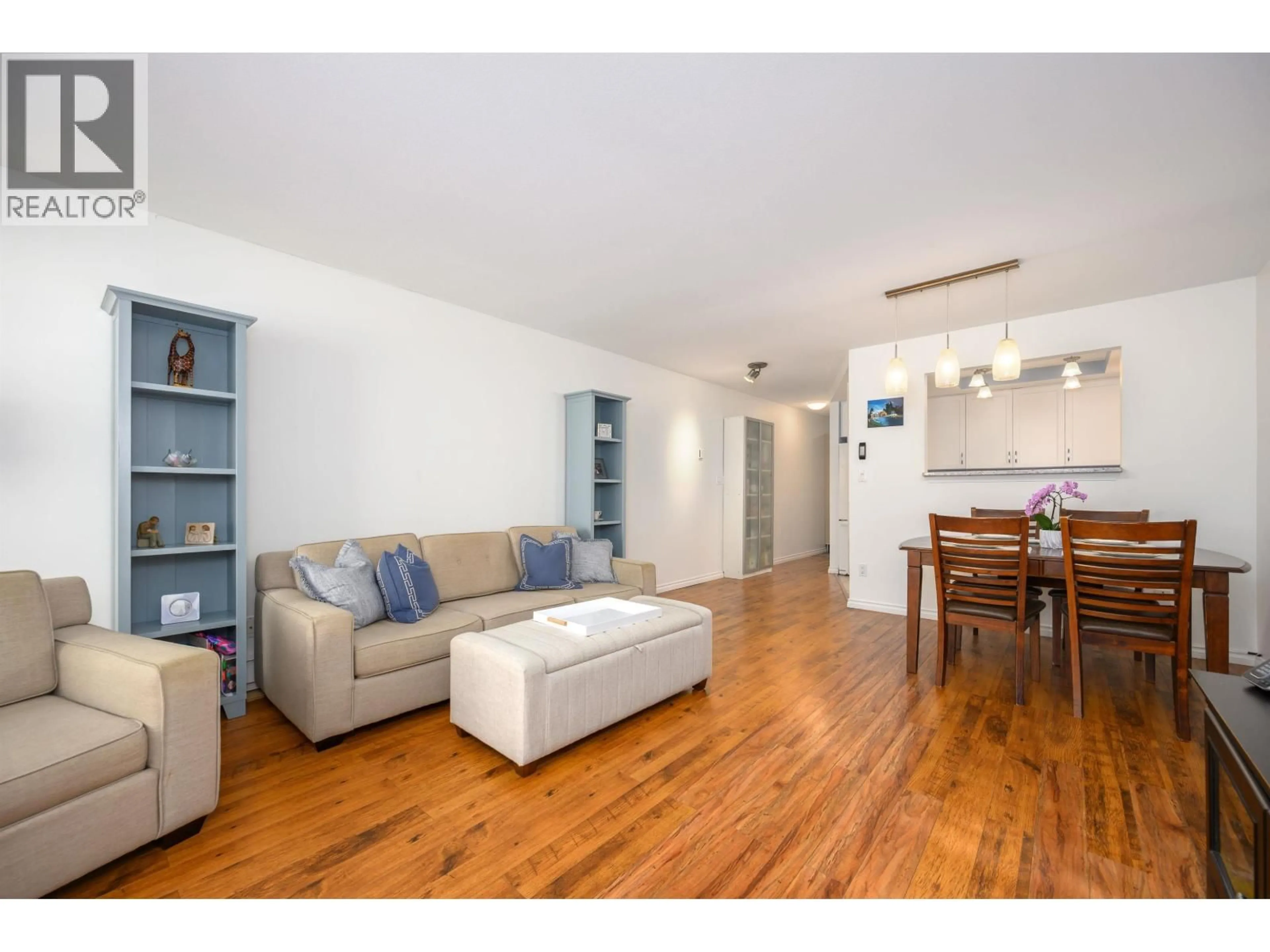 Living room with furniture, wood/laminate floor for 133 - 1386 LINCOLN DRIVE, Port Coquitlam British Columbia V3B7G6