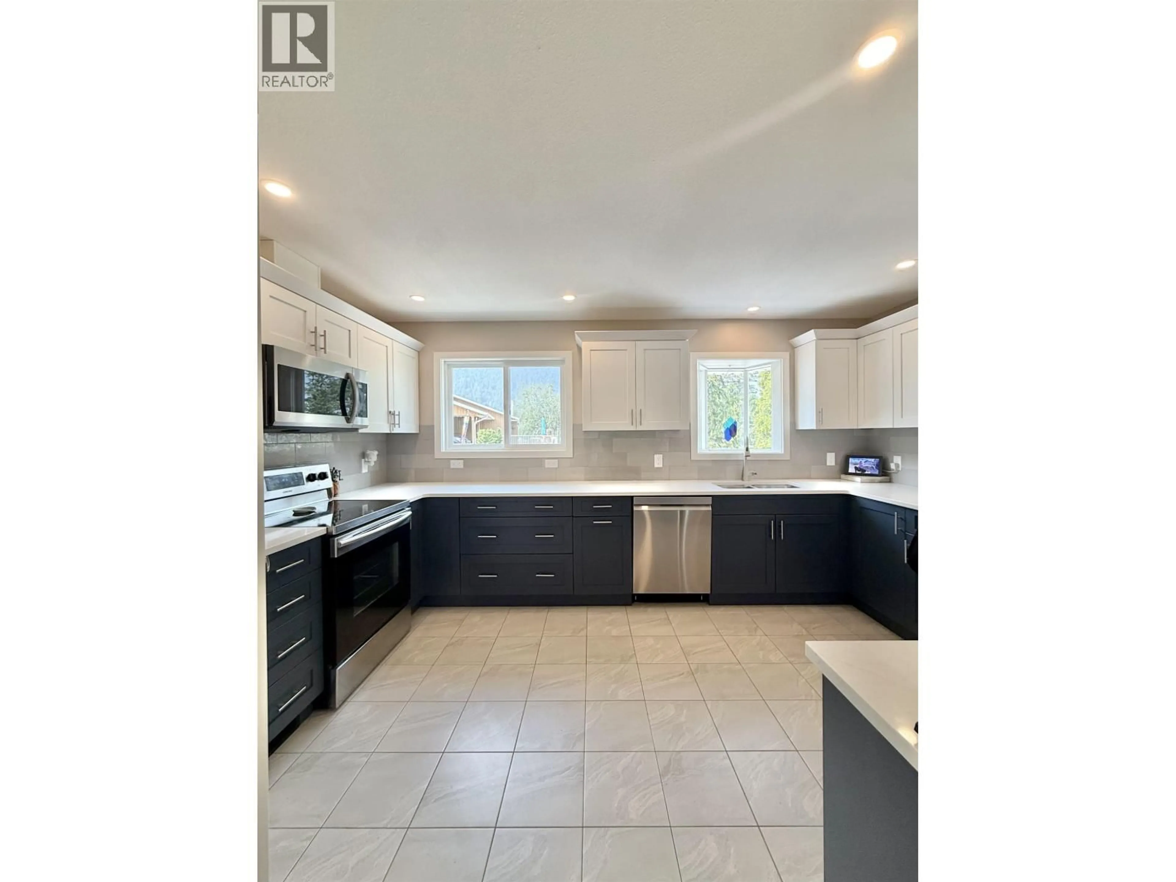 Open concept kitchen, ceramic/tile floor for 2116 LAKESIDE DRIVE, Williams Lake British Columbia V2G5G4