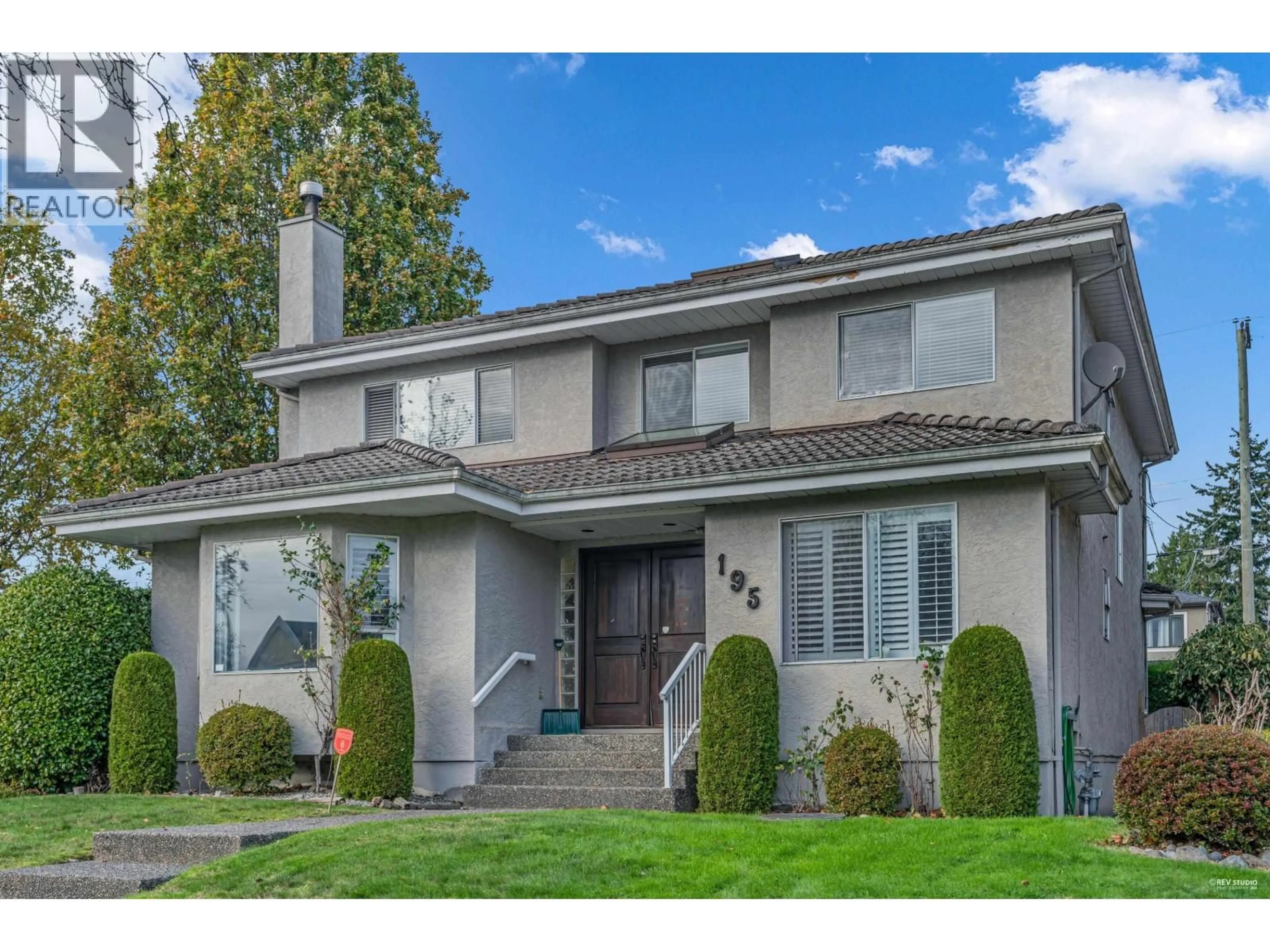 Home with vinyl exterior material, street for 195 45TH AVENUE, Vancouver British Columbia V5Y2W2