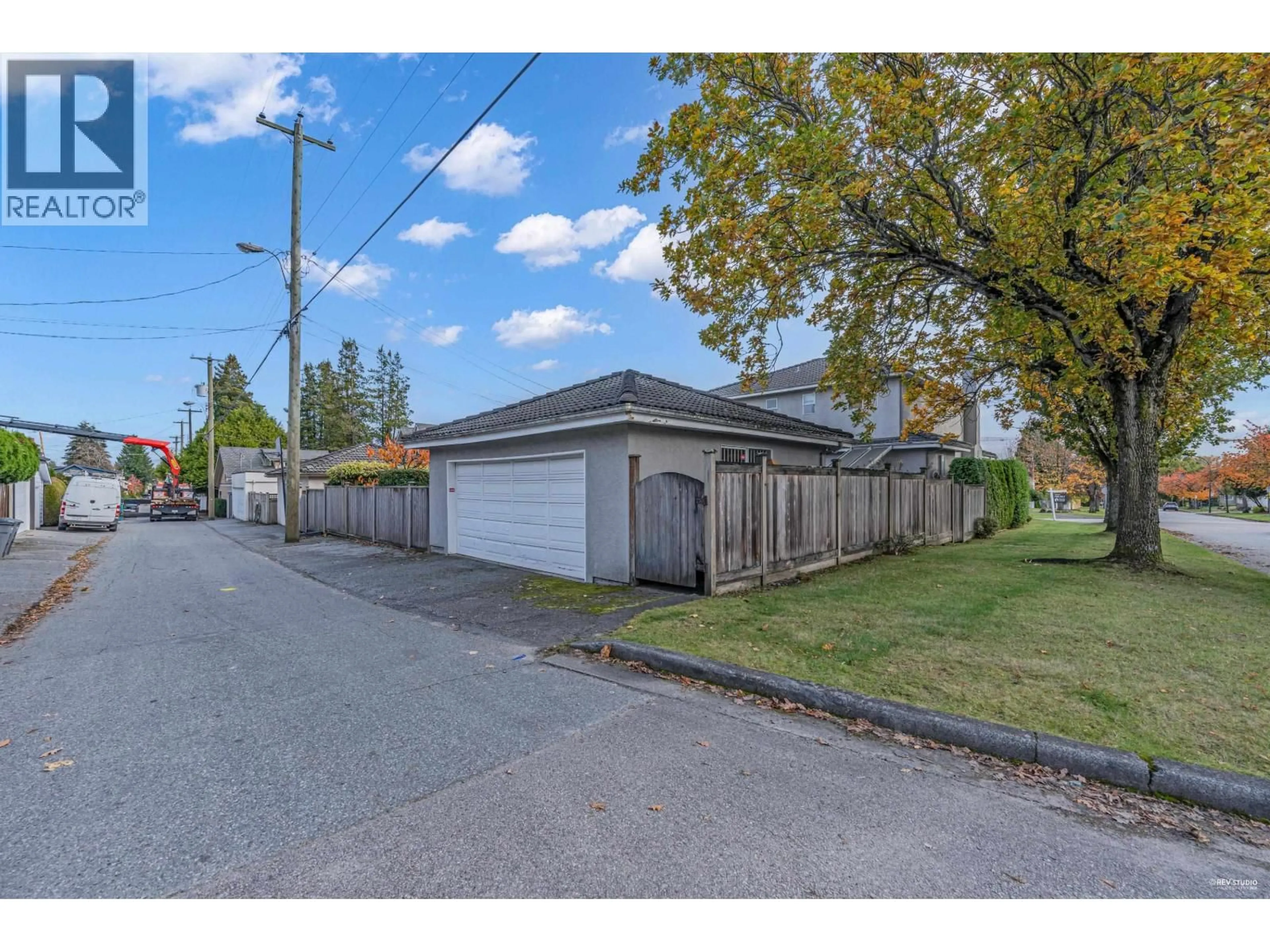 A pic from outside/outdoor area/front of a property/back of a property/a pic from drone, street for 195 45TH AVENUE, Vancouver British Columbia V5Y2W2