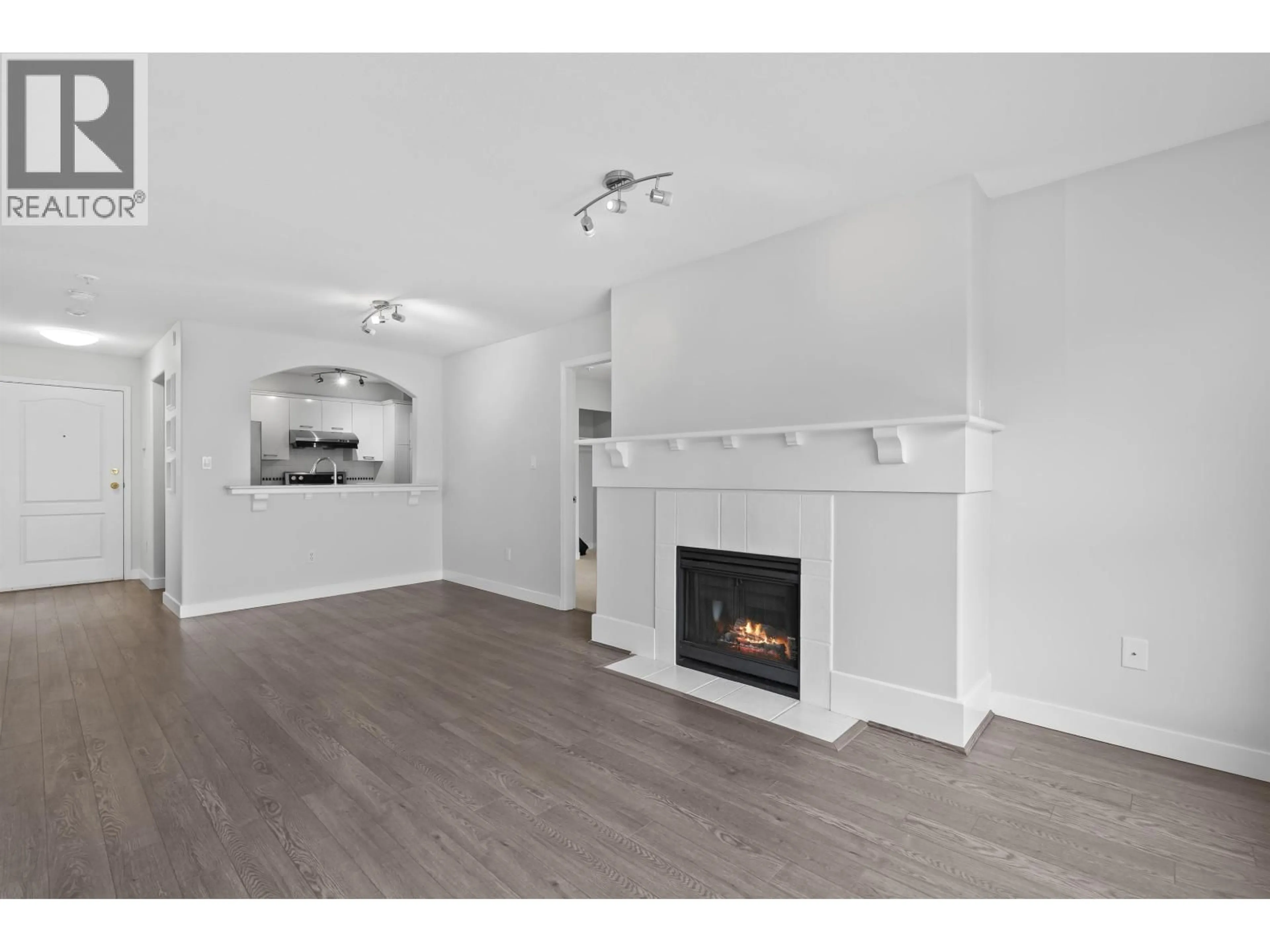 Unknown for 304 - 5500 LYNAS LANE, Richmond British Columbia V7C5R5
